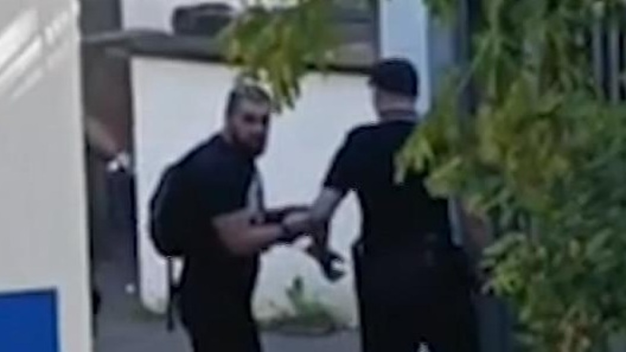 Автозак привез Эльдара Насрулаева в Басманный суд