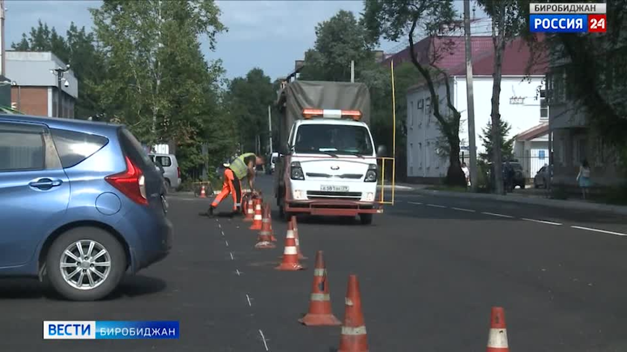 Дорожную разметку обновляют на транспортных артериях Биробиджана
