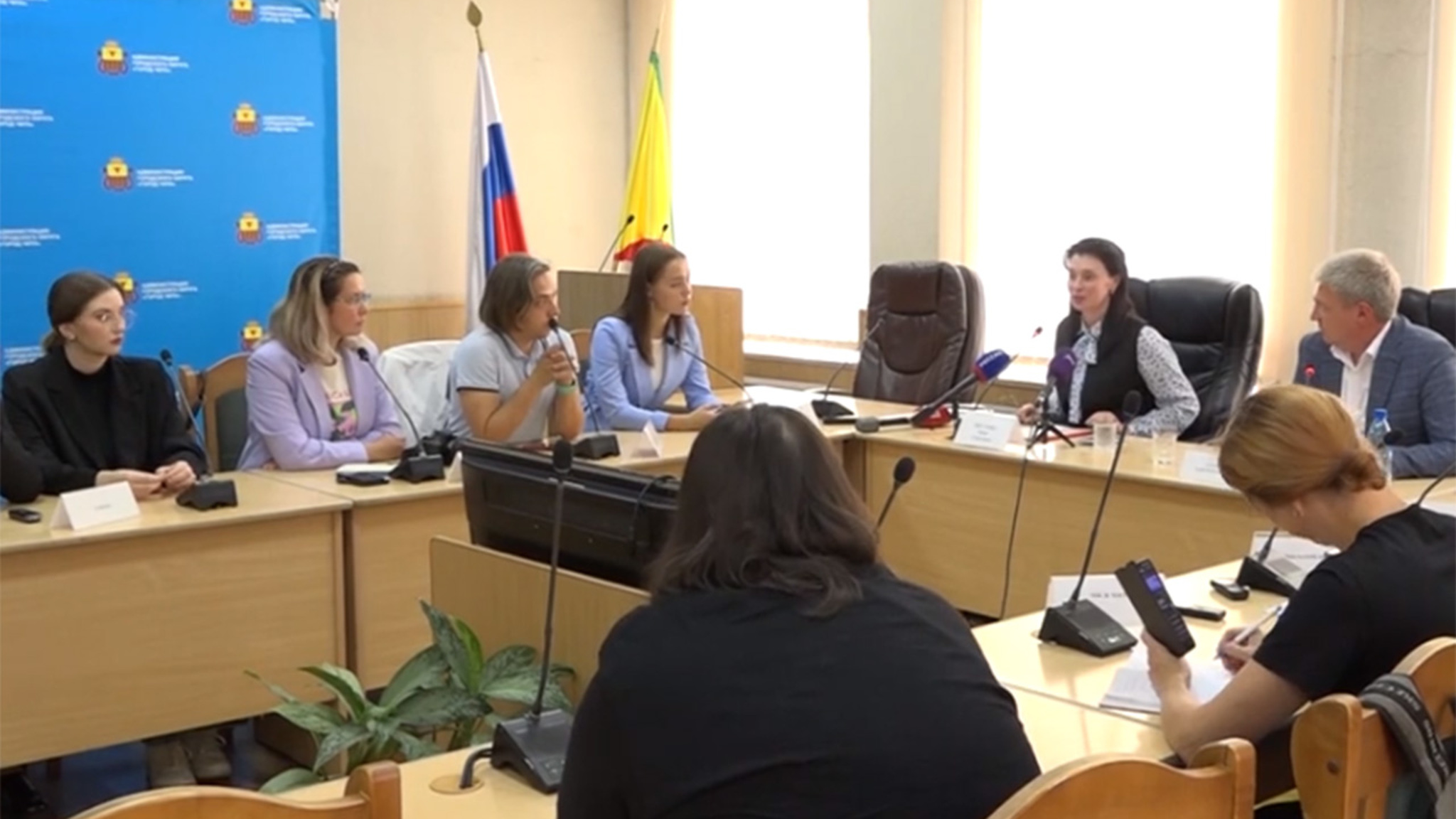 Ход газификации, проблемы с общественным транспортом и бродячими собаками обсудили в администрации Читы