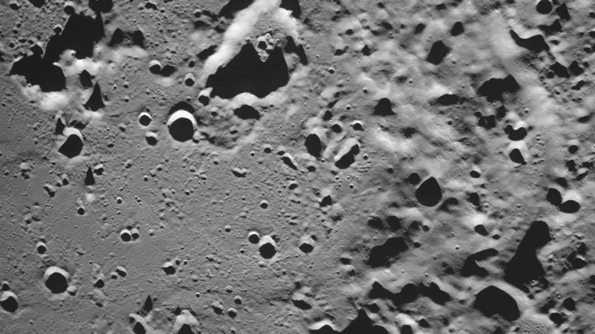 "Луна-25" сделала первую фотографию лунной поверхности