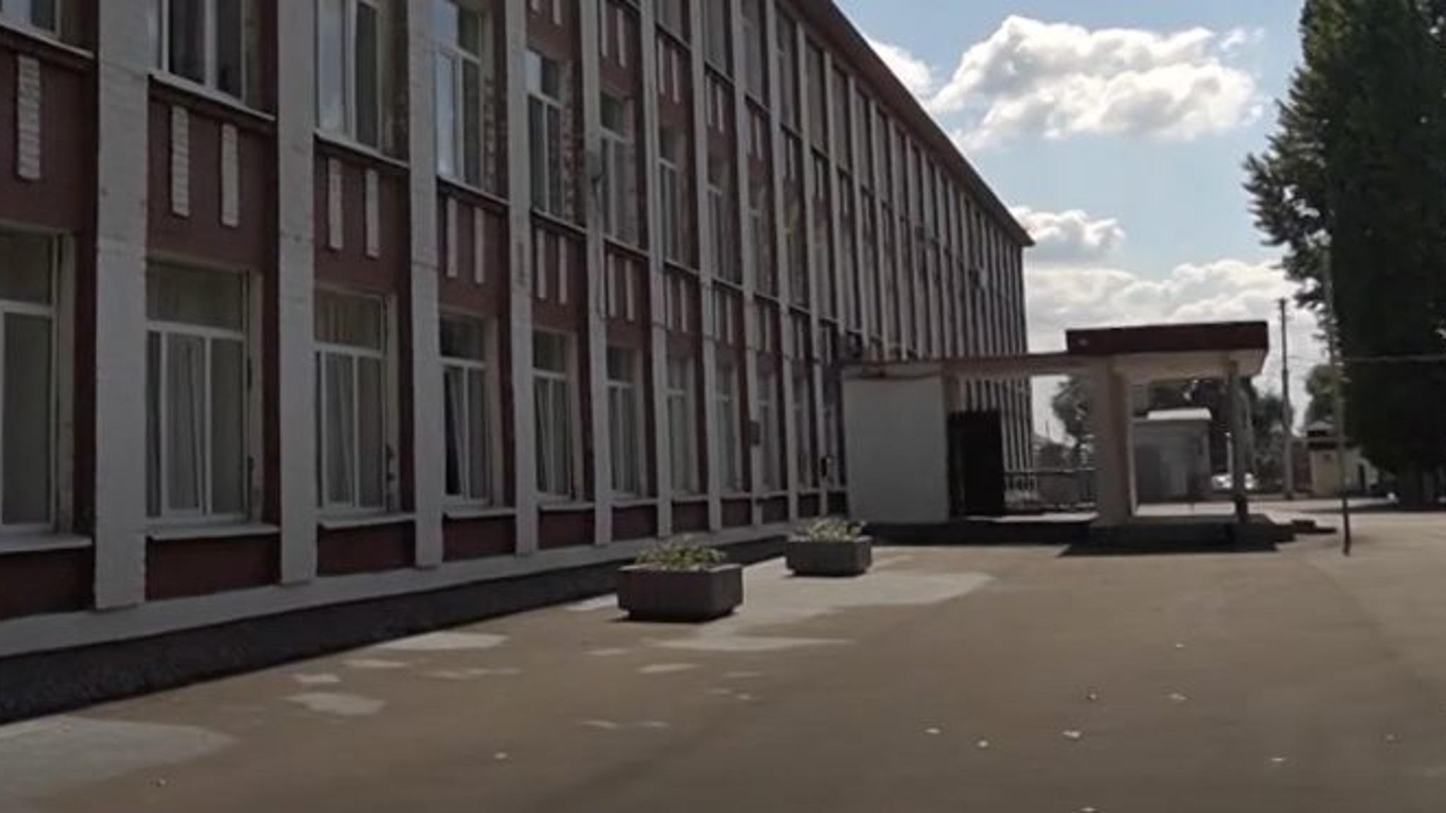 Накануне нового учебного года в ряде саратовских школ выполнены работы по благоустройству территорий