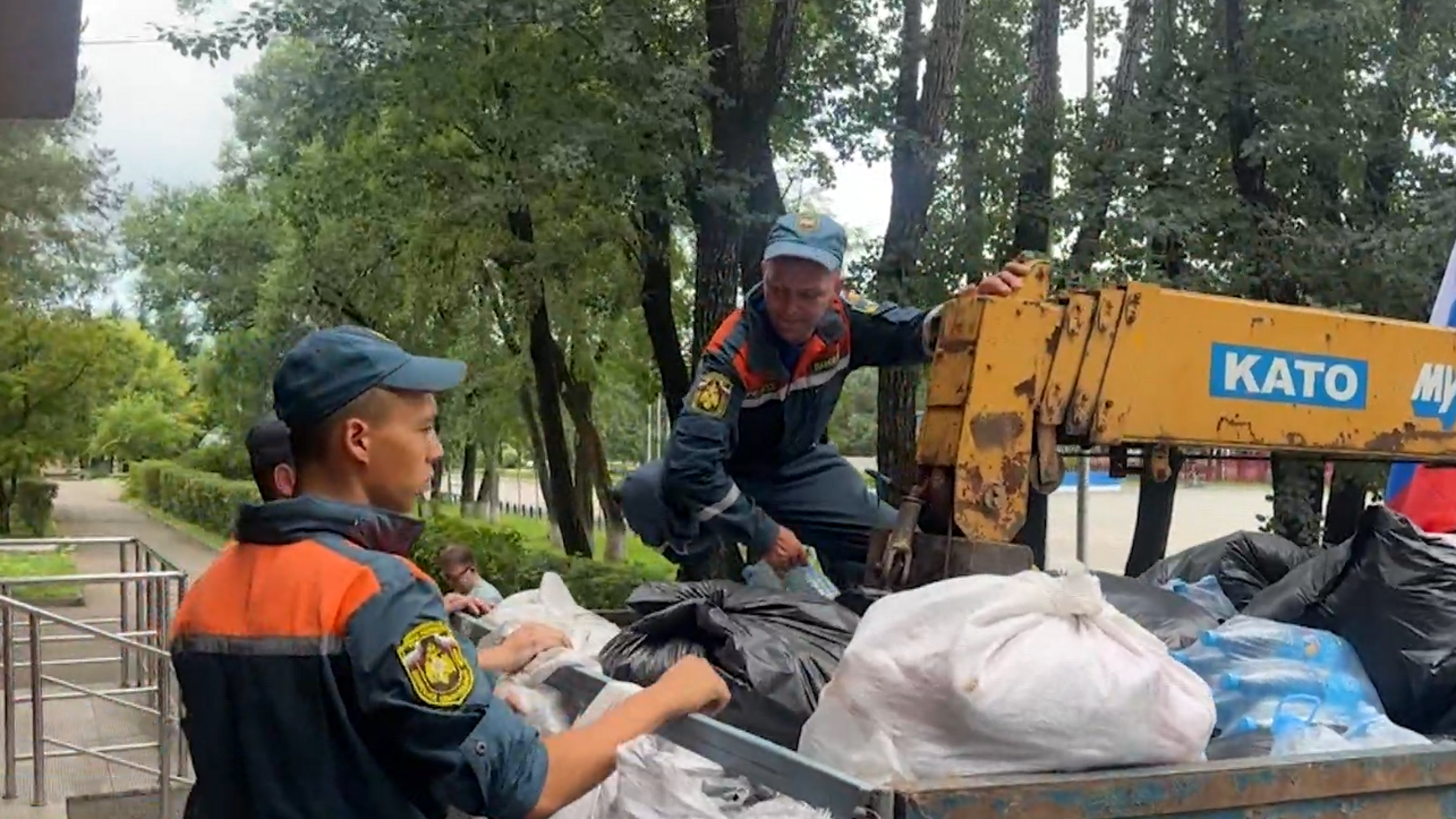Приморцы активно собирают гуманитарную помощь для пострадавших от наводнения земляков