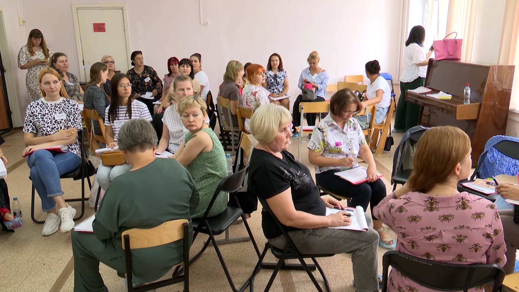 Проблемы с поведением особенных детей обсудили на семинаре в детской центре "Планета"