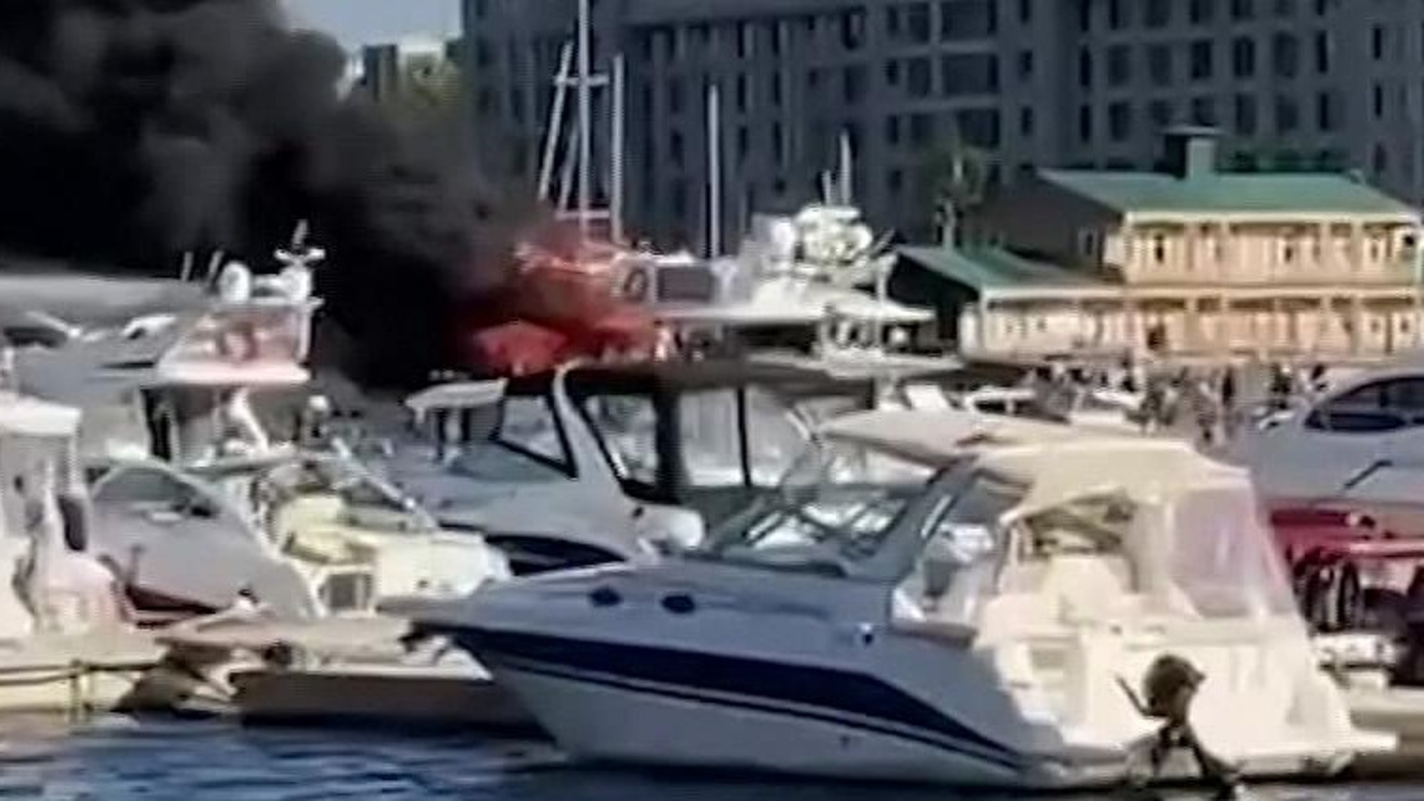 Сгоревшая и утонувшая в Петербурге яхта была конфискованной