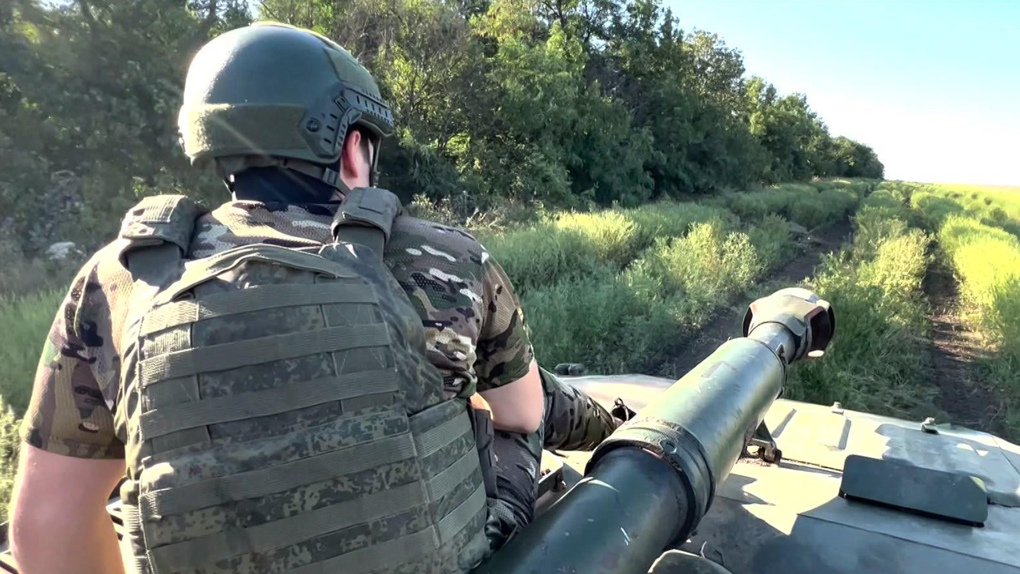 Два человека стали жертвами кассетного боеприпаса в Донецке
