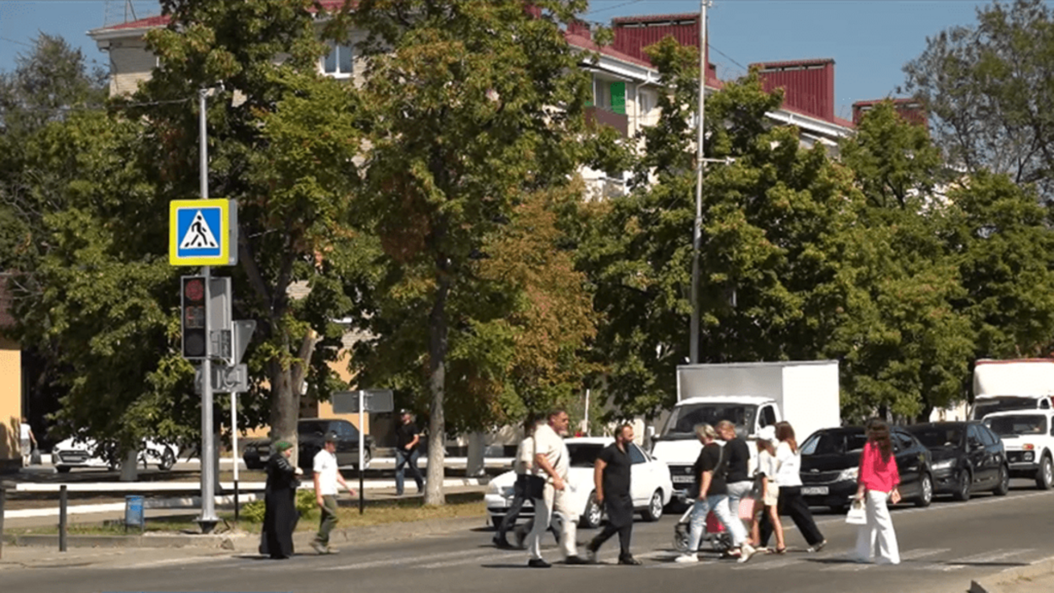 "Единая Россия" продолжает мониторинг безопасности пешеходных переходов у школ