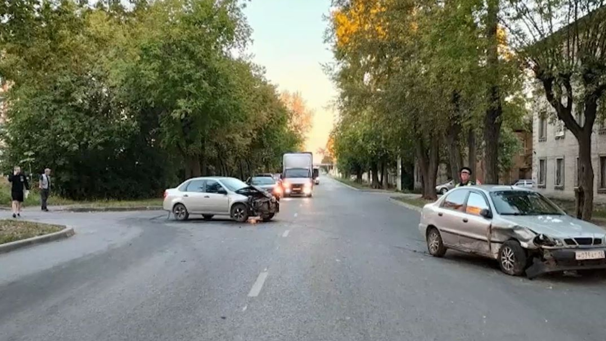 В Йошкар-Оле водители легковых автомобилей не поделили полосу