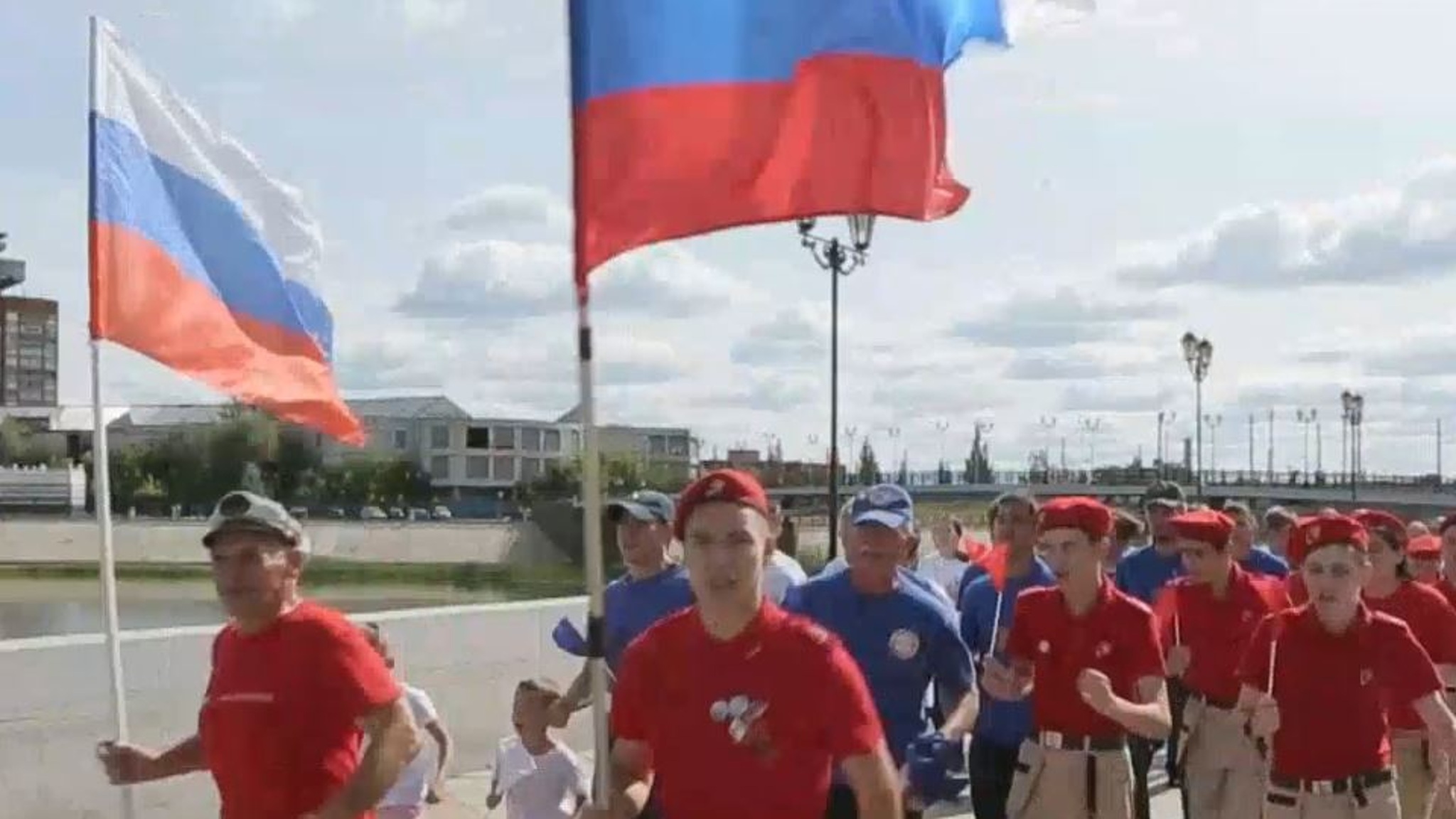 Забег «Триколор» провели в Йошкар-Оле в честь Дня Государственного флага России