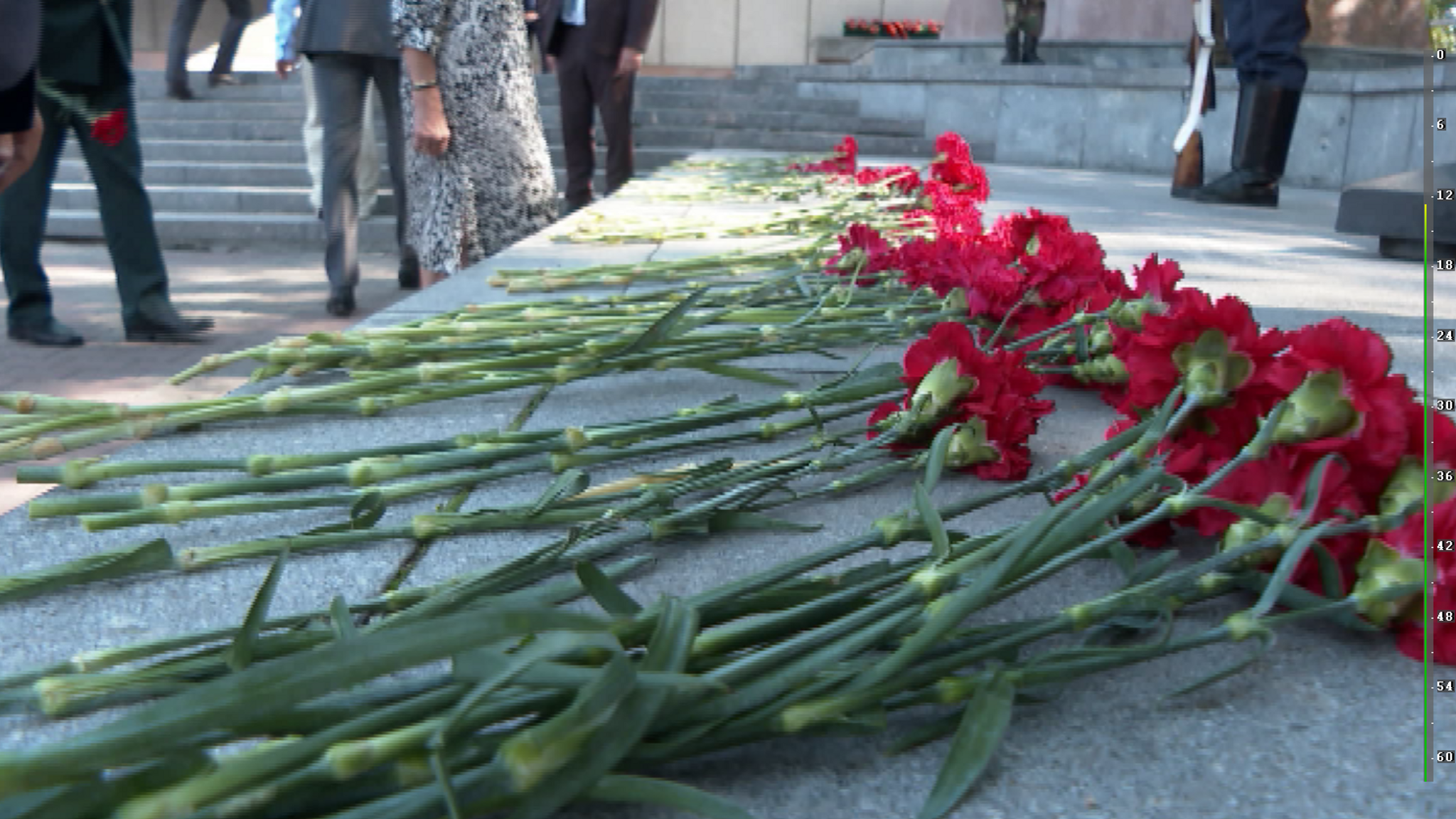 В Красноярске возложили цветы к Вечному огню в честь 80-летия Курской битвы