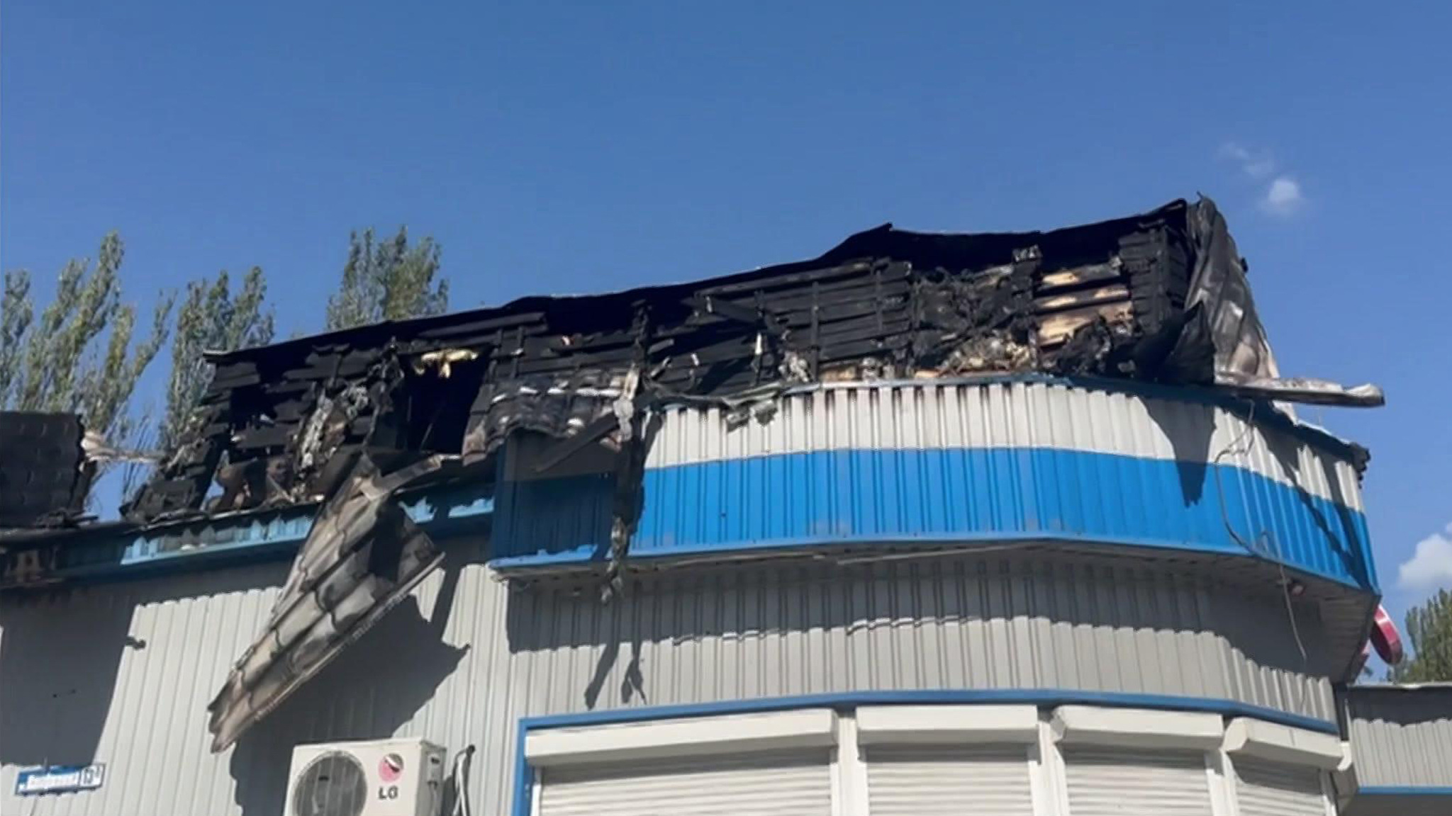 Украинские боевики ночью открыли огонь по жилым кварталам Донецка