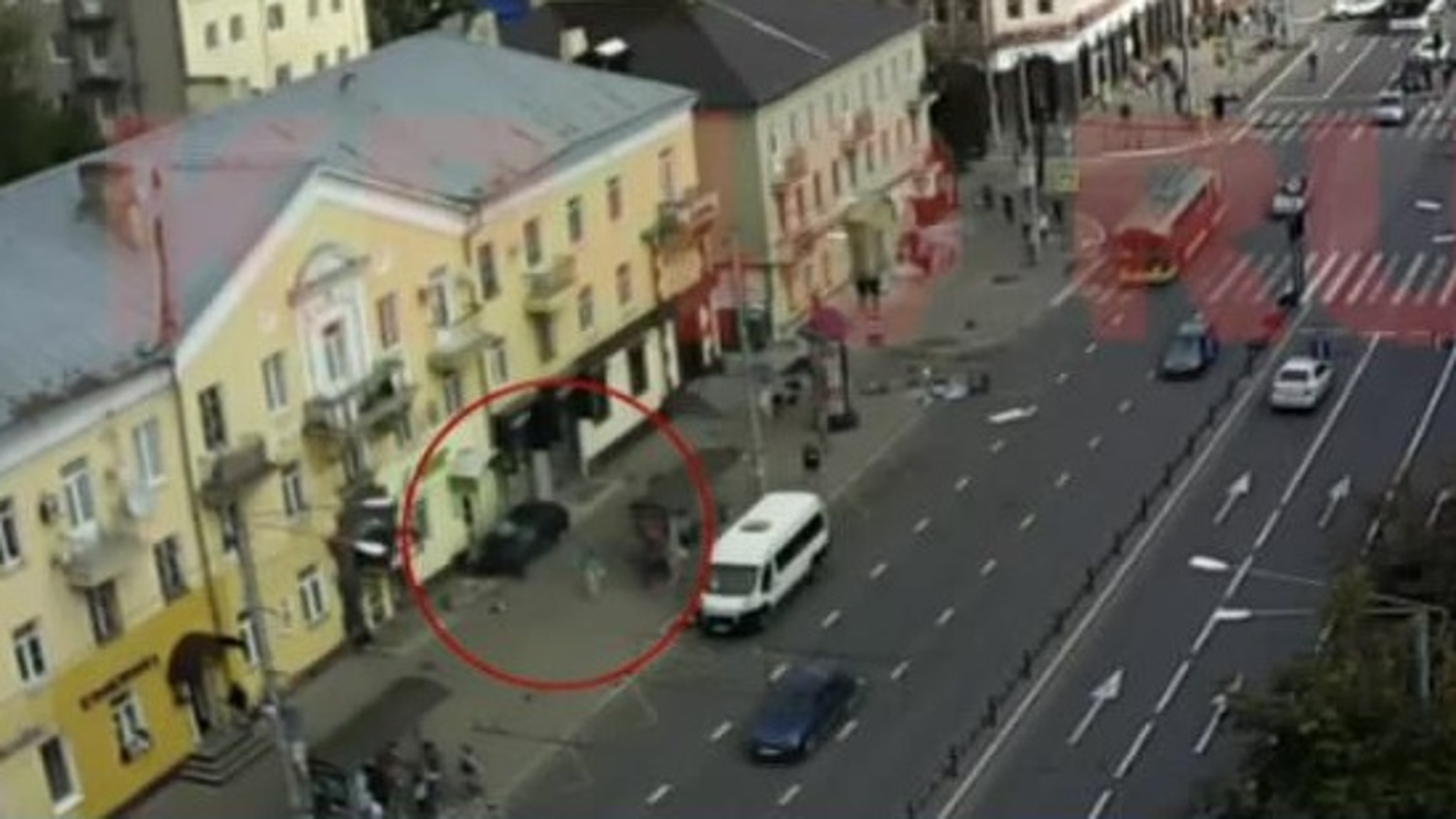 В Калуге водитель иномарки сбил 10 человек на тротуаре