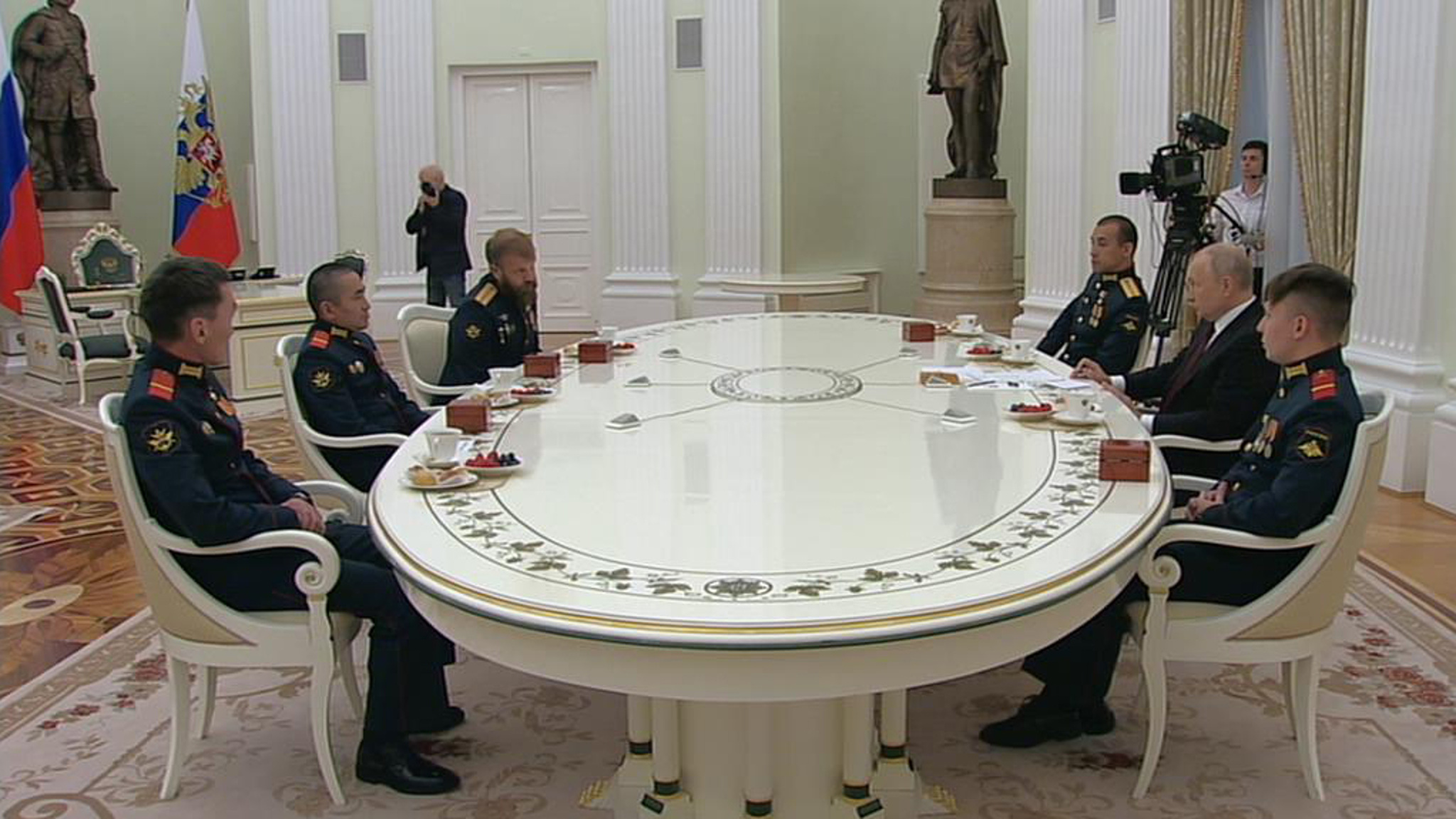 Танкисты рассказали президенту подробности легендарного сражения