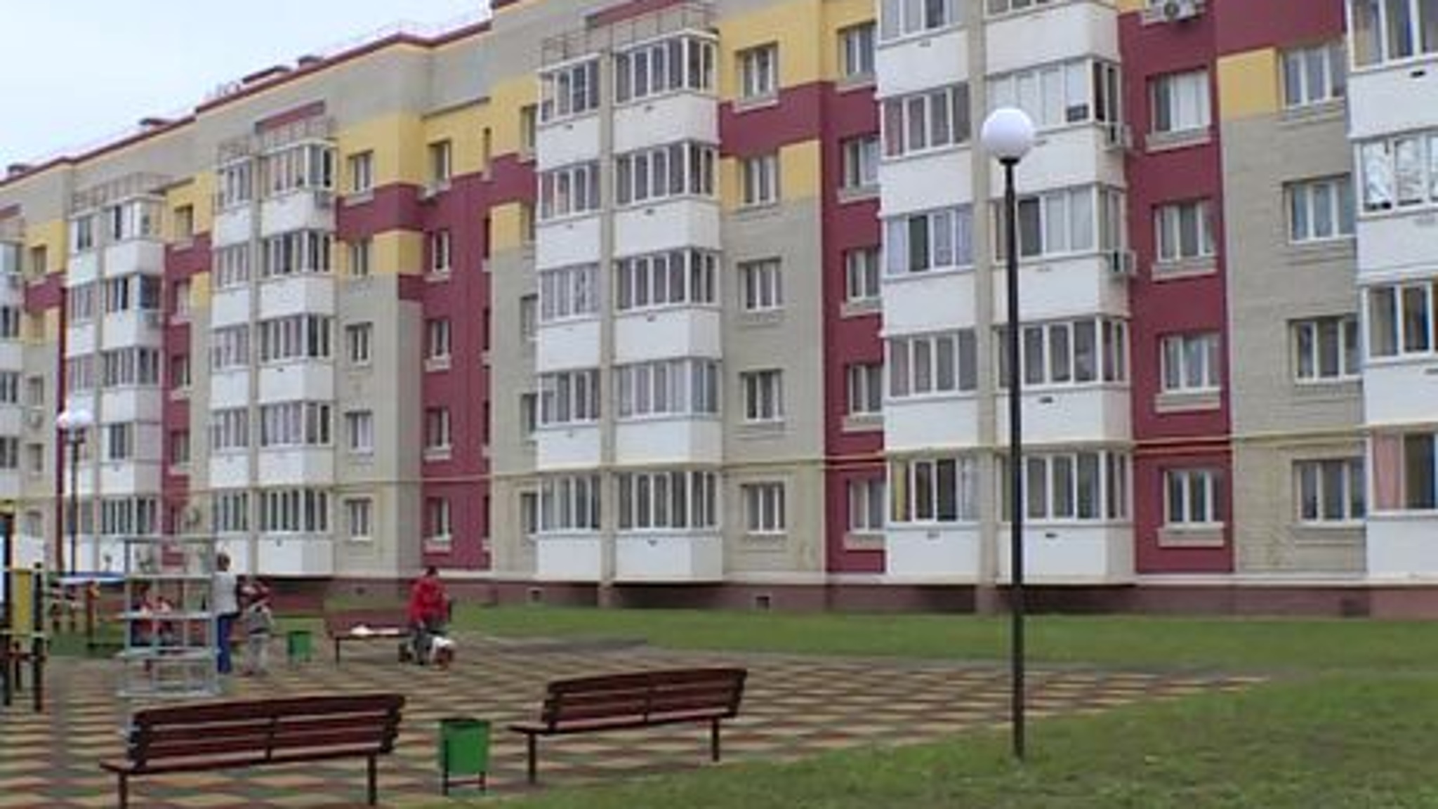 В Орловском округе ключи от квартир получили 17 детей-сирот