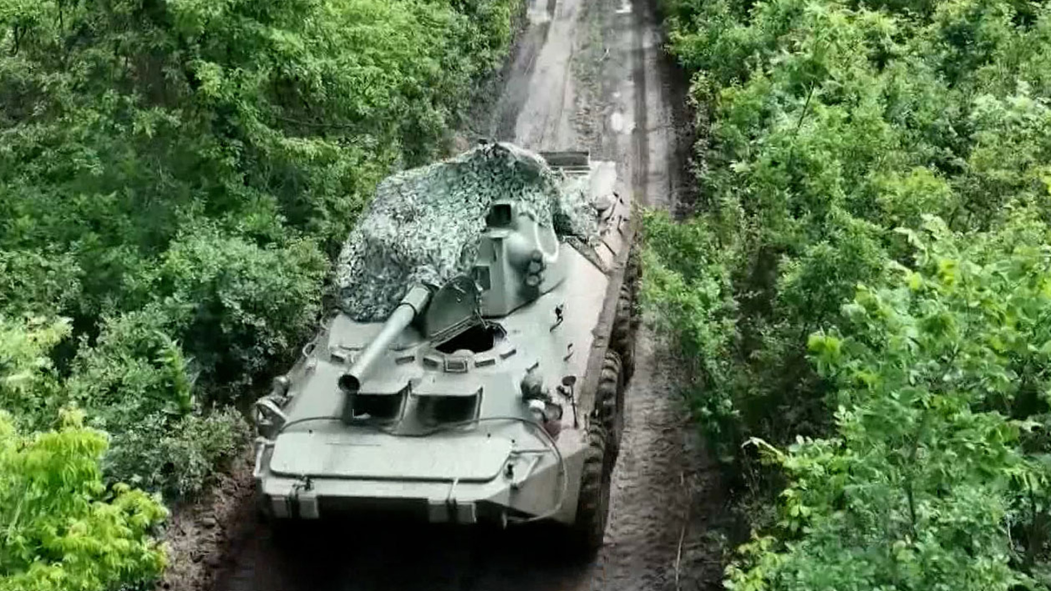 Наши военные теснят врага на всех направлениях