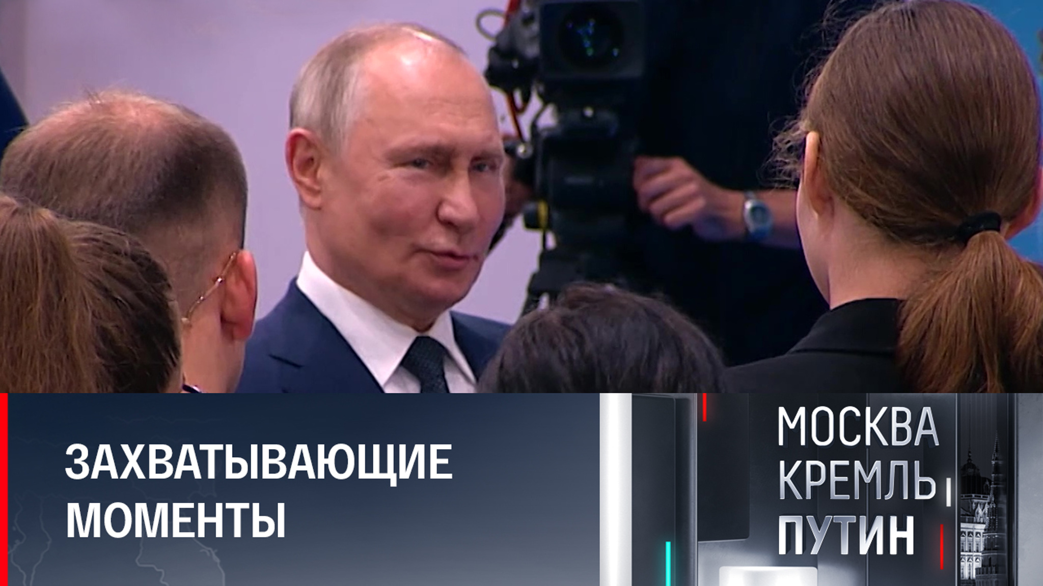 Президент встретился со школьниками и заехал в родное село предков