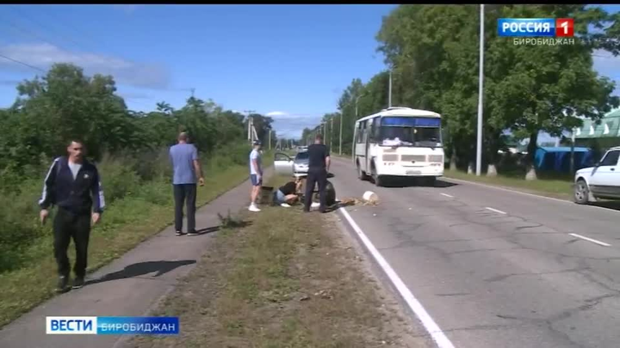 В районе села Птичник мужчина на велосипеде врезался в автобус