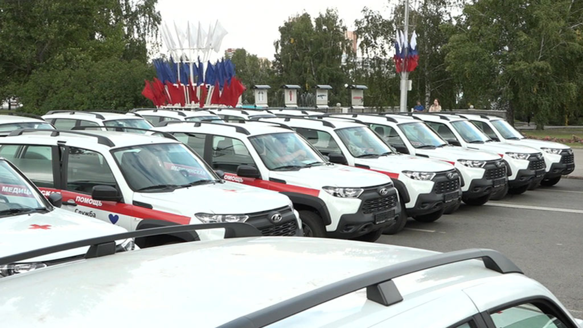Медицинским и образовательным службам Алтайского края вручили автомобили