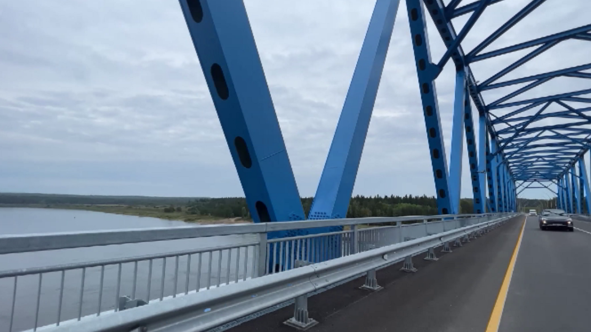 Автомобилисты штурмуют новую переправу в Енисейском районе