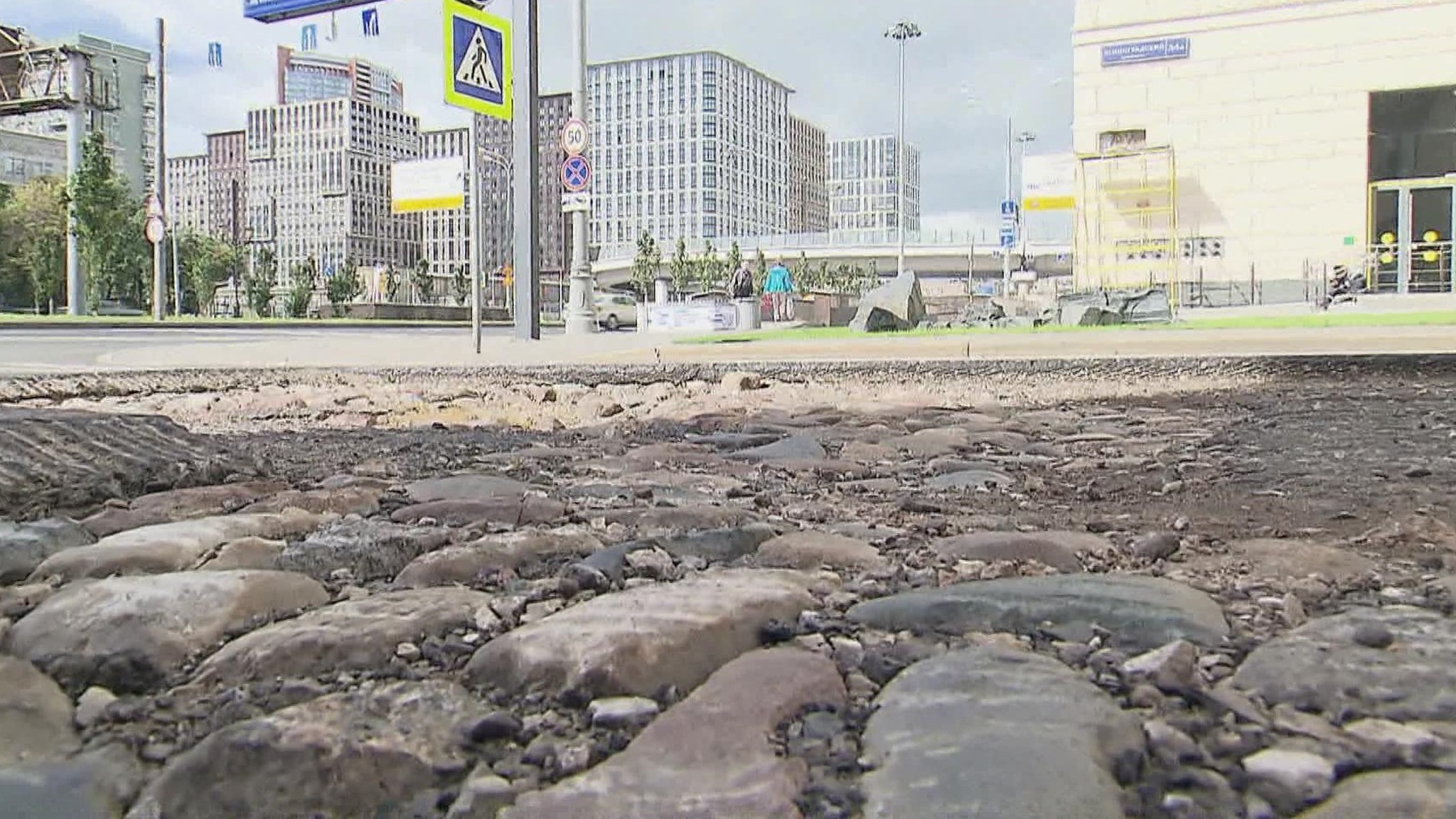 В центре Москвы нашли фрагмент старинной брусчатки