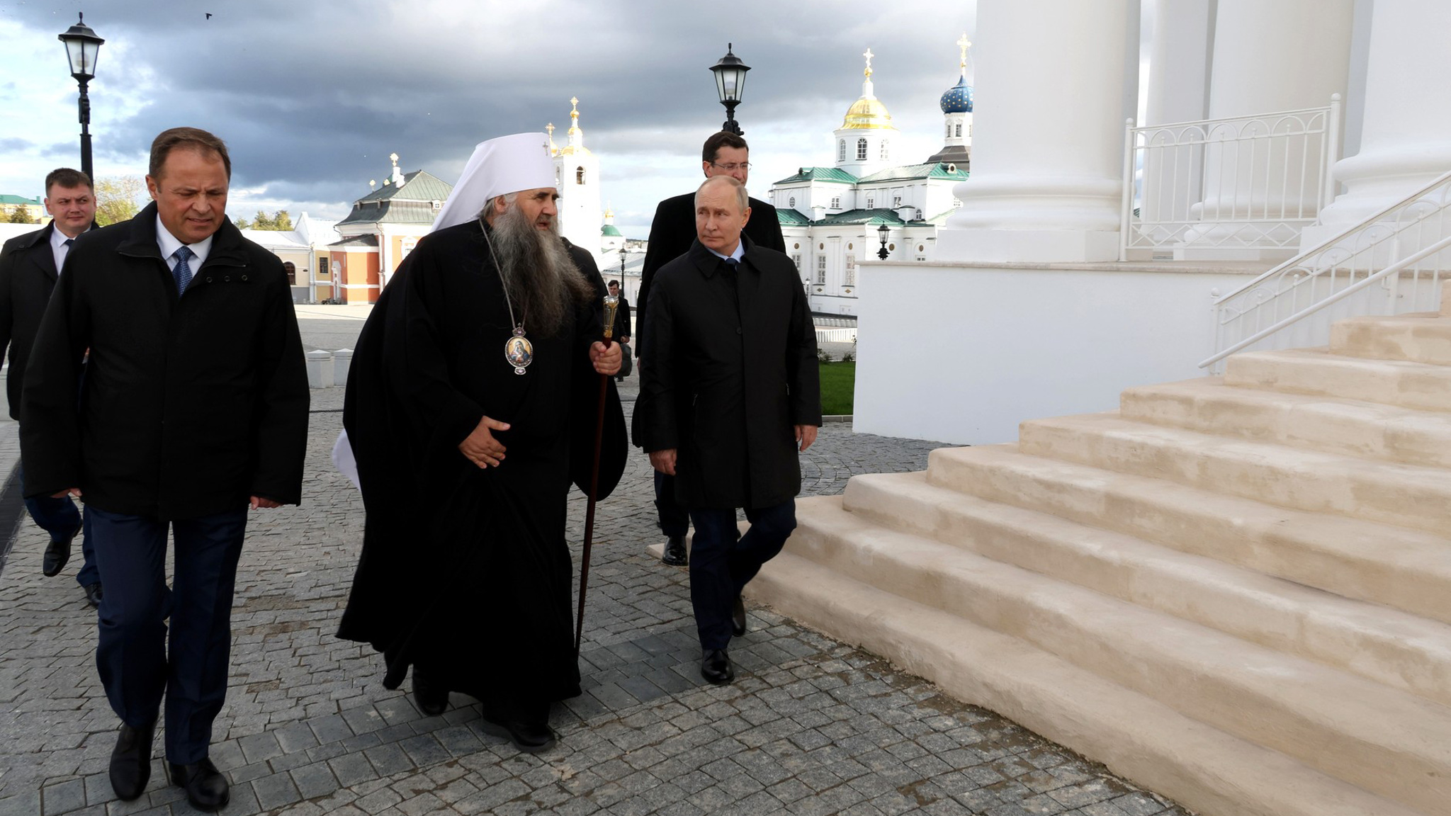 Путин в Дивееве прогулялся по Святой Канавке