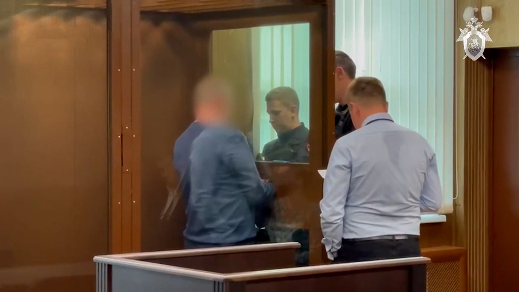 Полицейские фиктивно поставили на учет более 6 тысяч мигрантов
