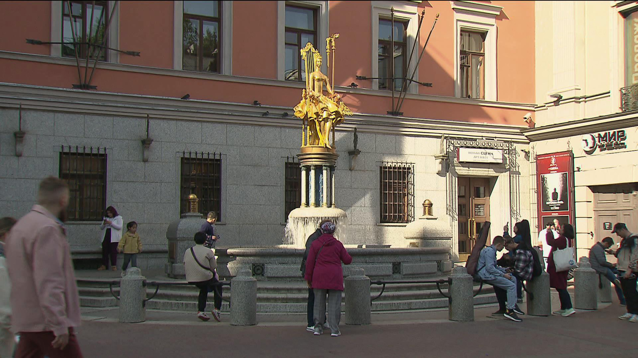 Памятник-фонтан "Принцесса Турандот" возле Театра Вахтангова повреждён