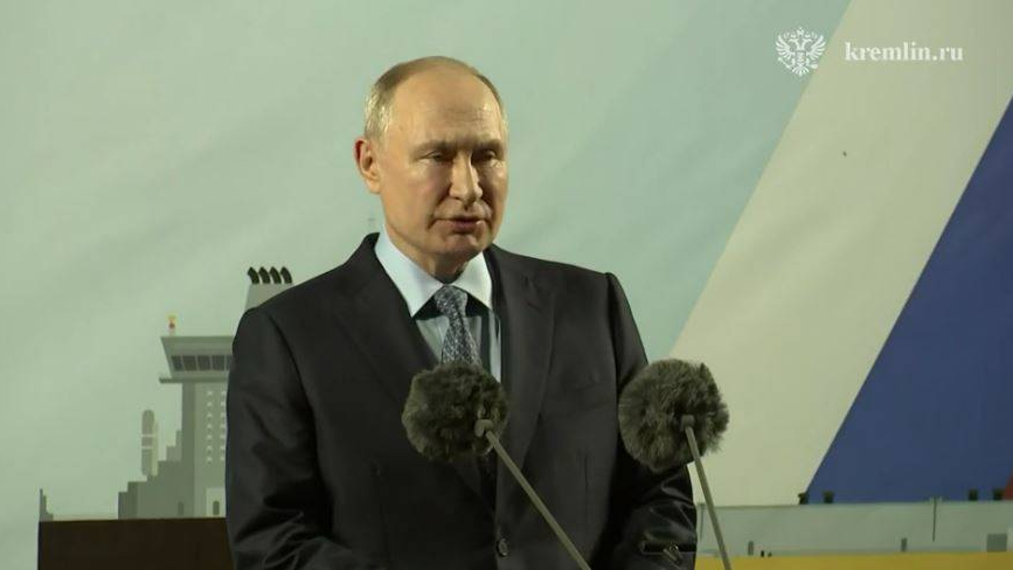 Владимир Путин осмотрел новые суда на судоверфи "Звезда"
