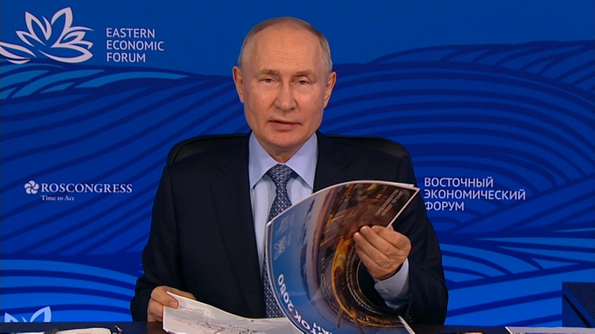 Президент заслушал доклад о ходе строительства культурно-образовательных кластеров