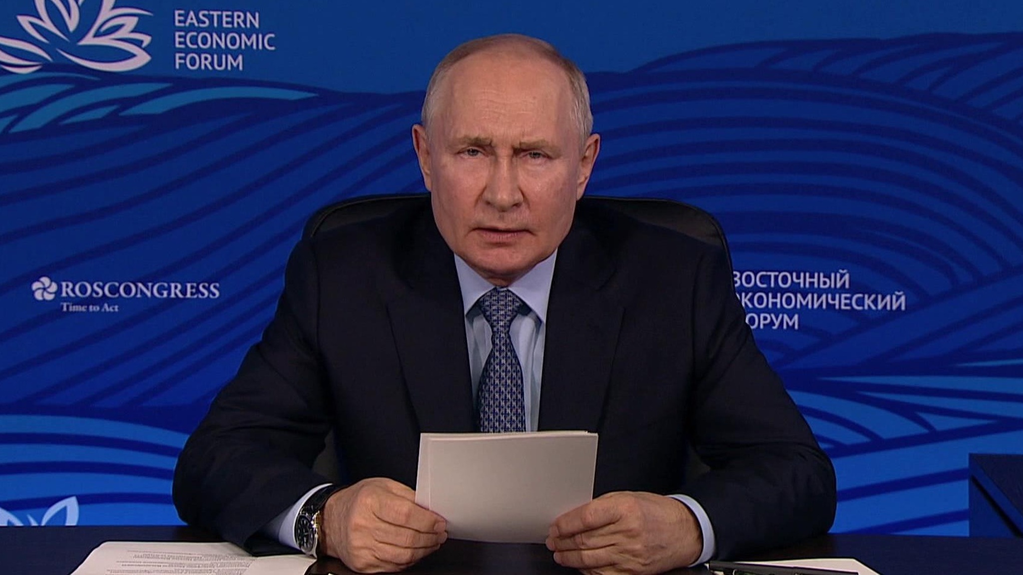 На полях ВЭФ Владимир Путин провёл по видеосовещание