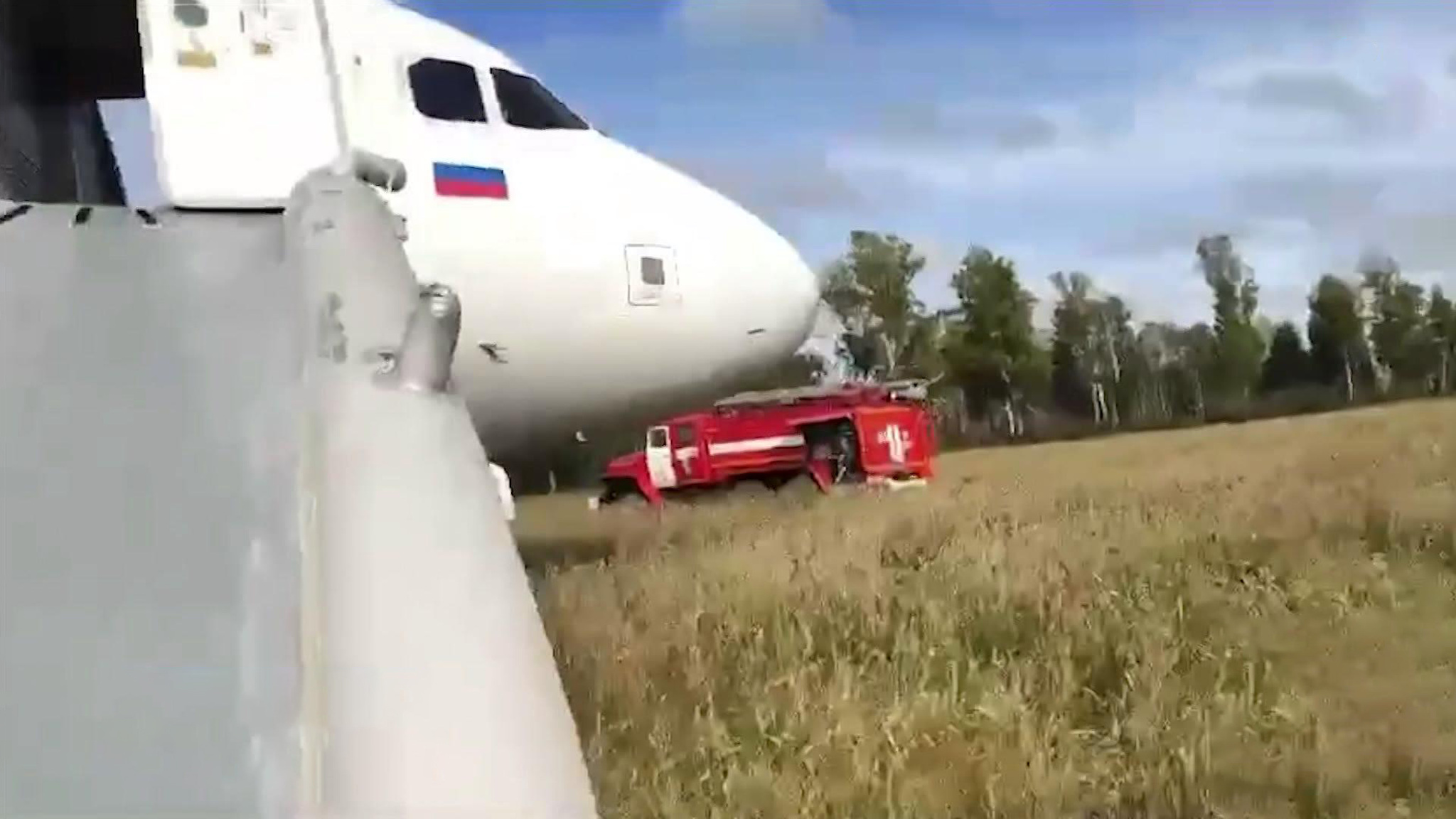 Чудо на пшеничном поле: лайнер совершил аварийную посадку