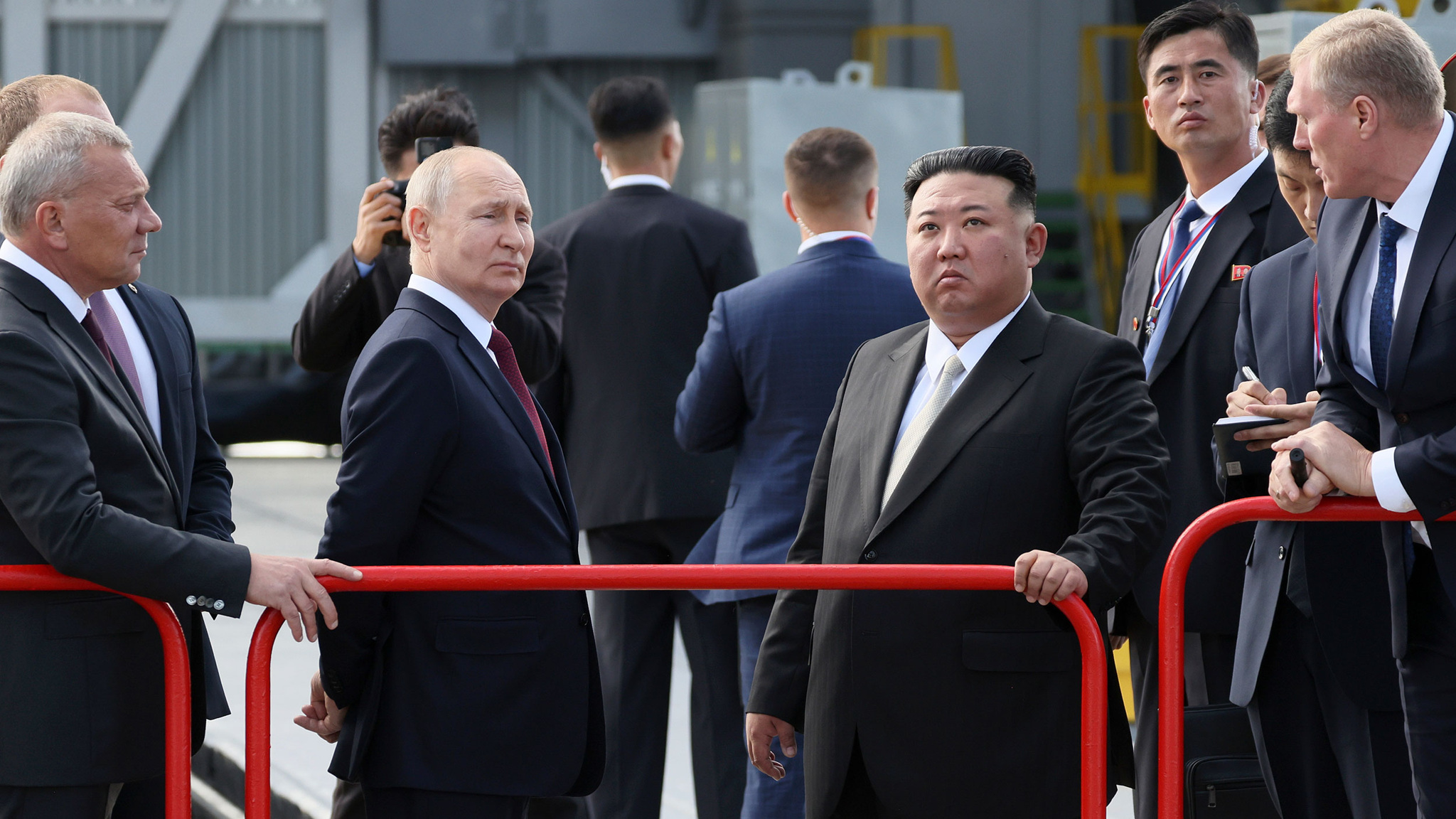 Ким Чен Ын живо интересовался ракетной техникой и оценил "Аурус"