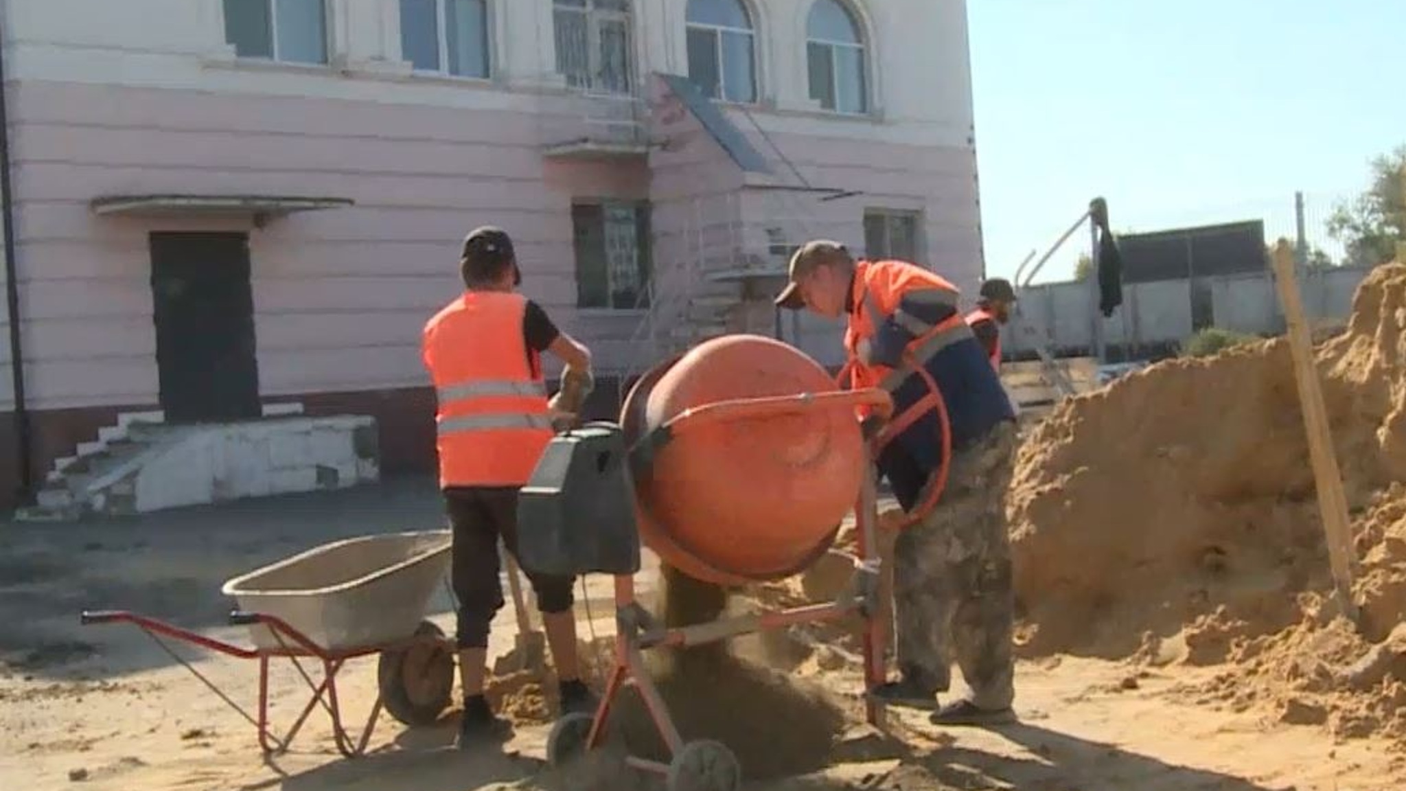 У железнодорожного вокзала Йошкар-Олы готовят площадку под паровоз