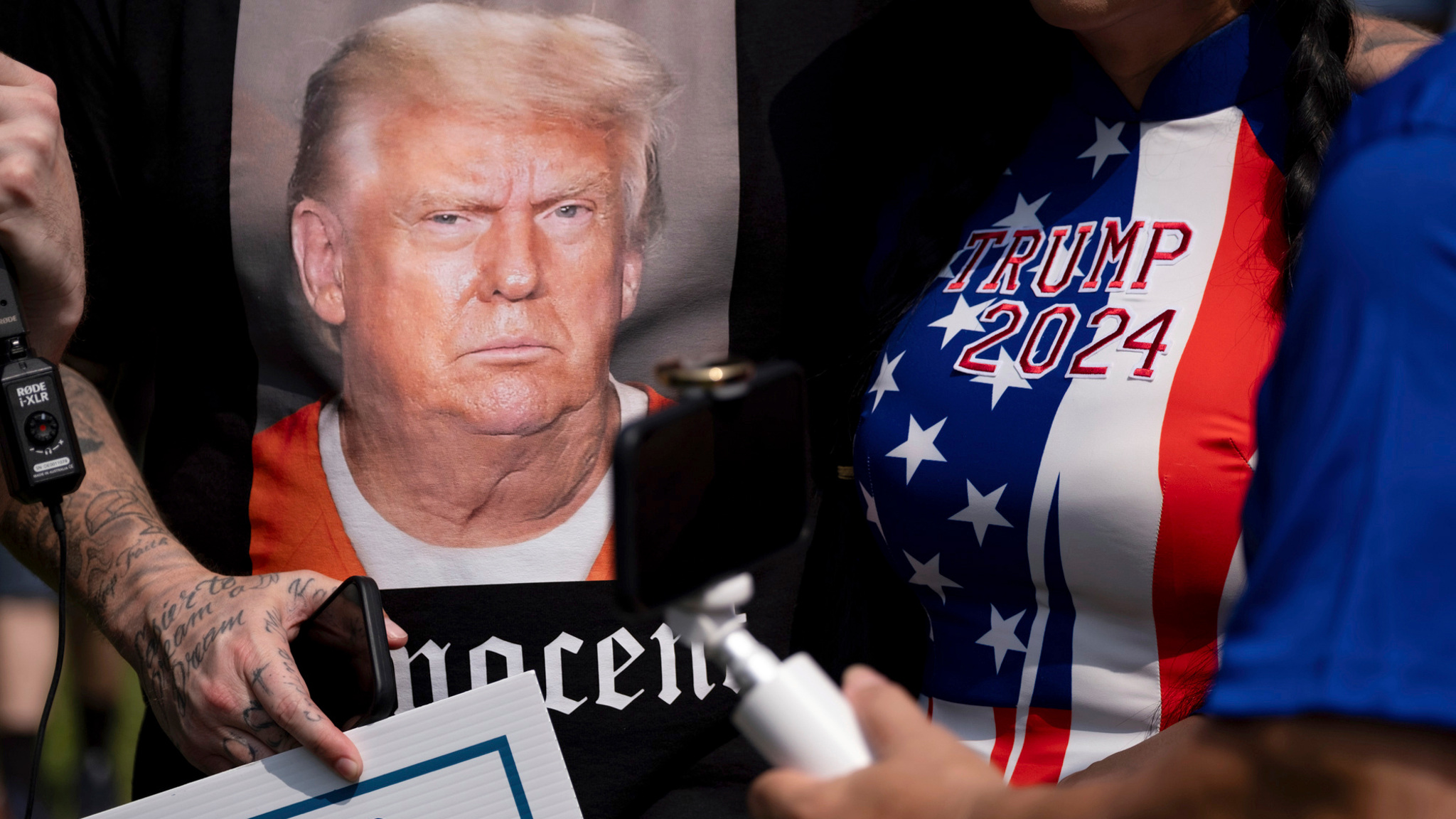 Трамп упрекнул Харрис в "смене расы"