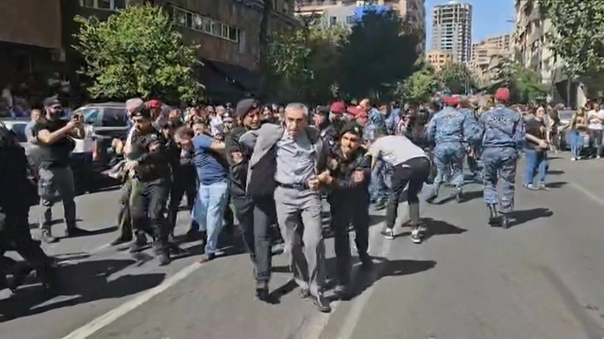 В Ереване протестующие требуют отставки Пашиняна