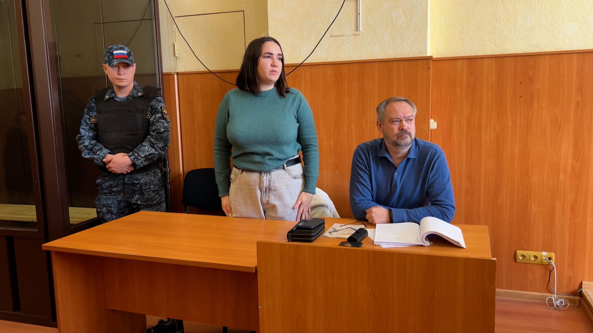 Влюбленная продавщица, ограбившая ювелирный, сядет на 5 лет