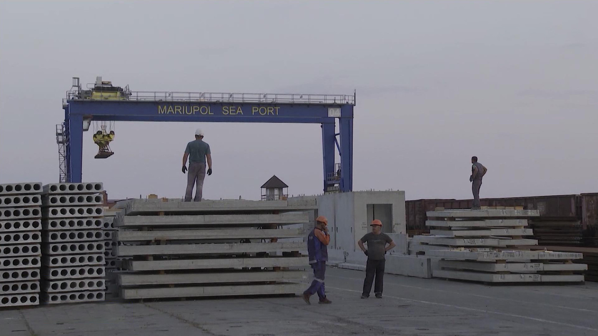 Какие суда принимает сегодня порт Мариуполя