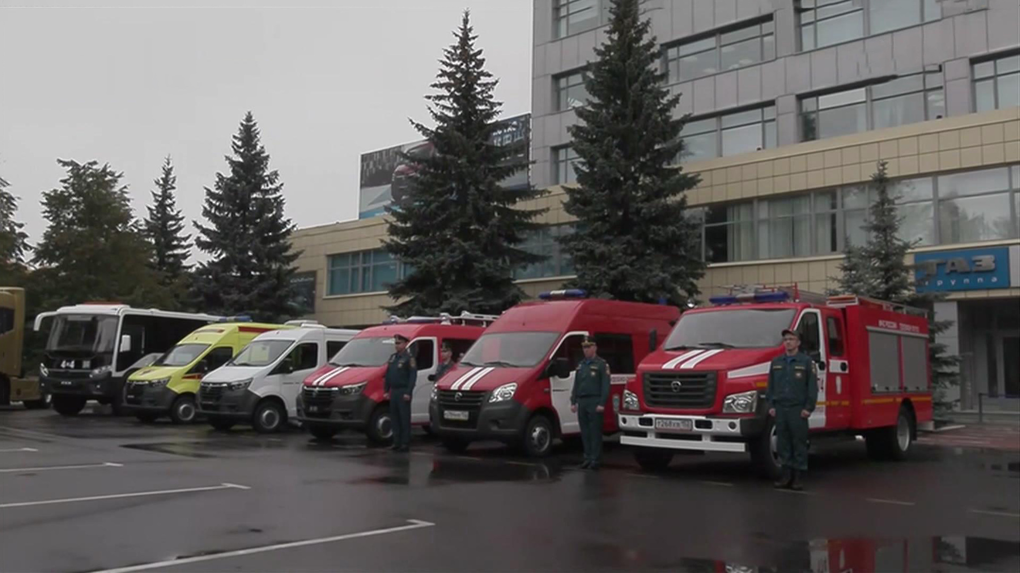 Глава МЧС проинспектировал новейшую технику прямо на заводе