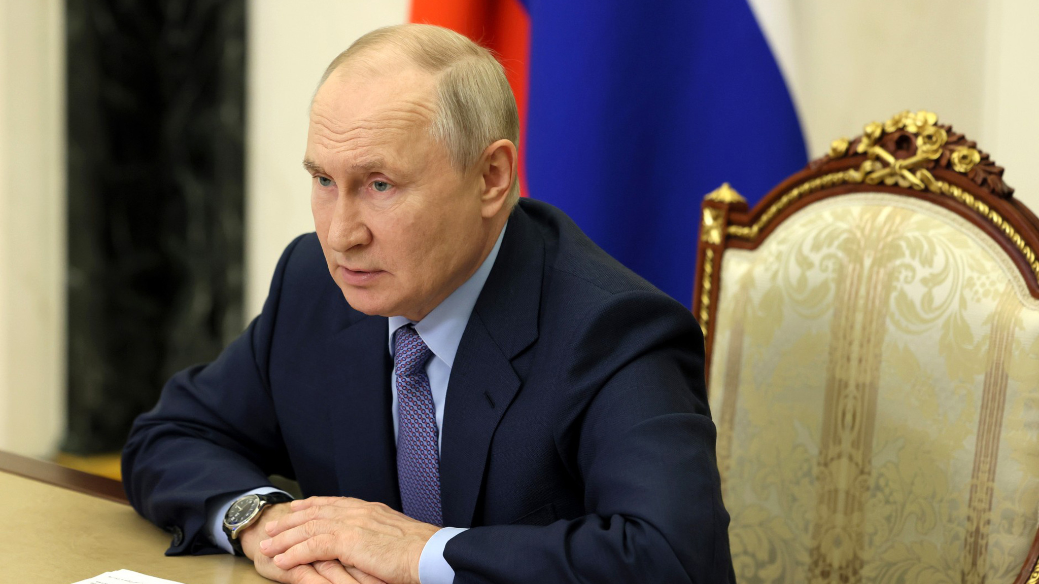 Путин поговорил с правительством о ценах на топливо