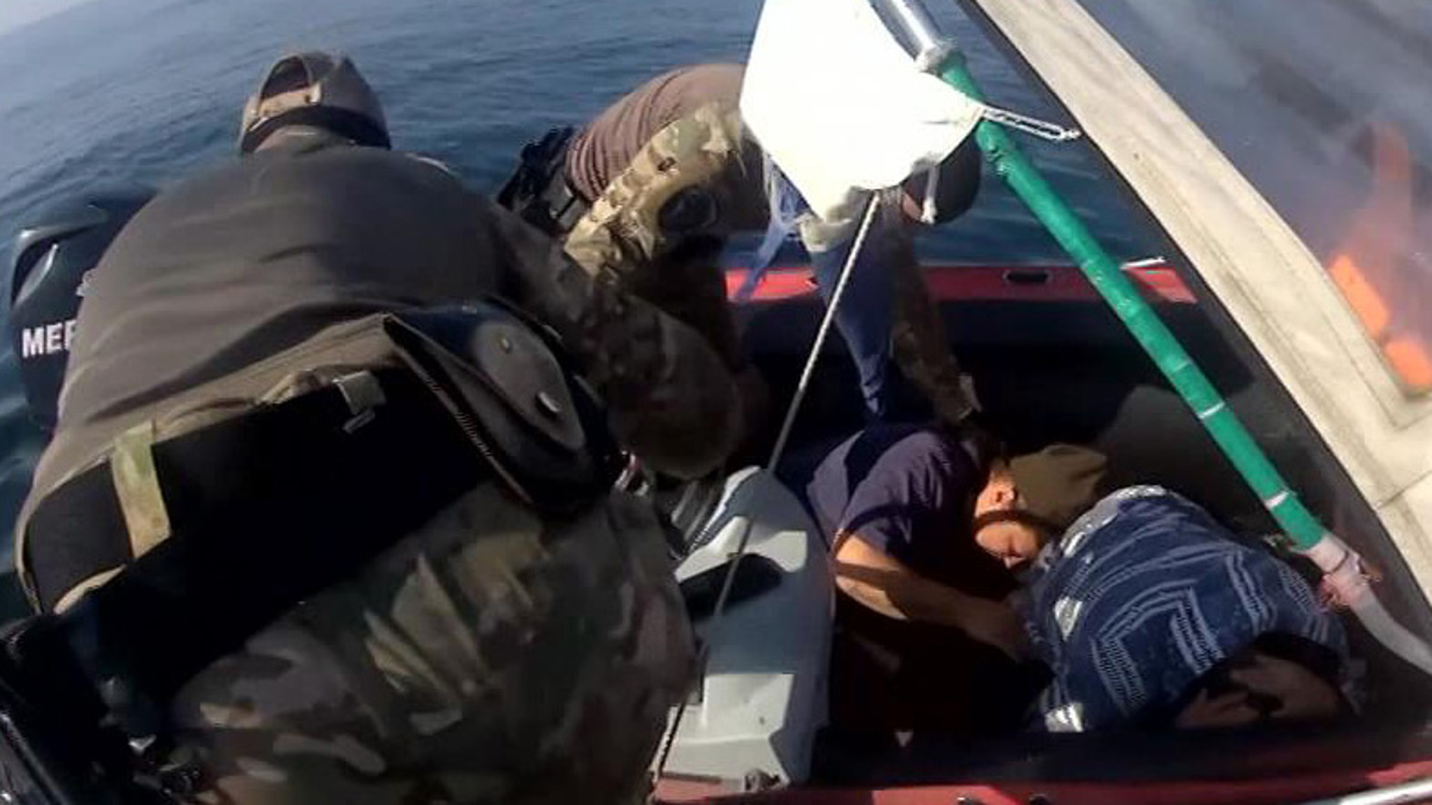 Калининградские полицейские ловят охотников за янтарем и днем, и ночью