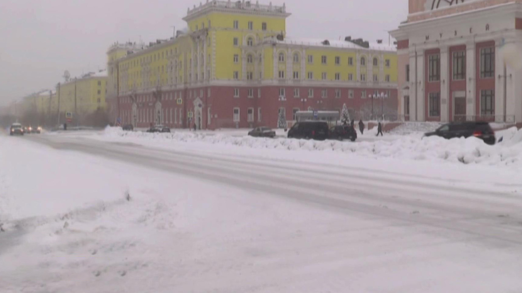 Многокилометровые пробки сковали Норильск вместе с первым снегом