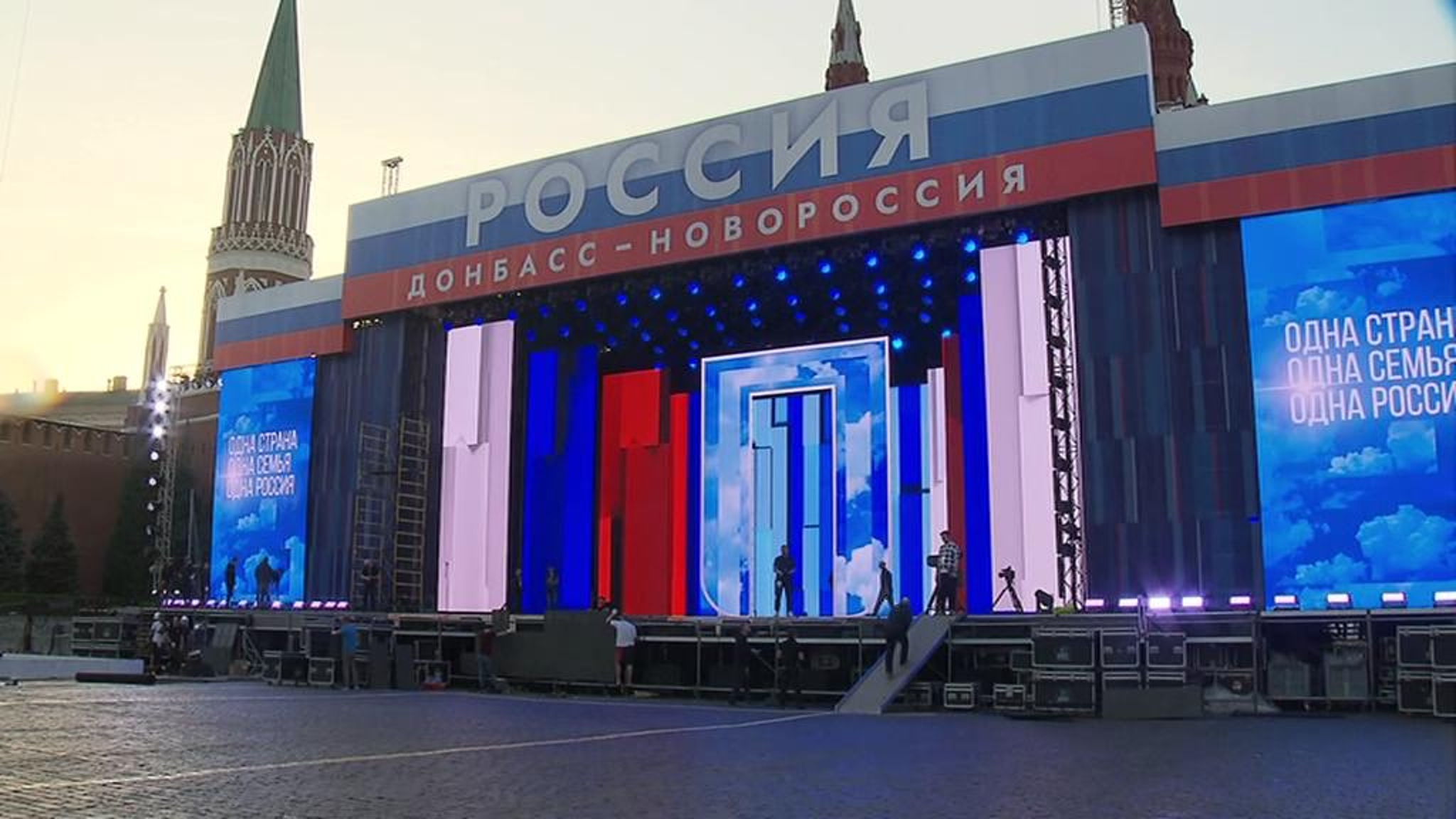 На Красной площади все готово к грандиозному празднику