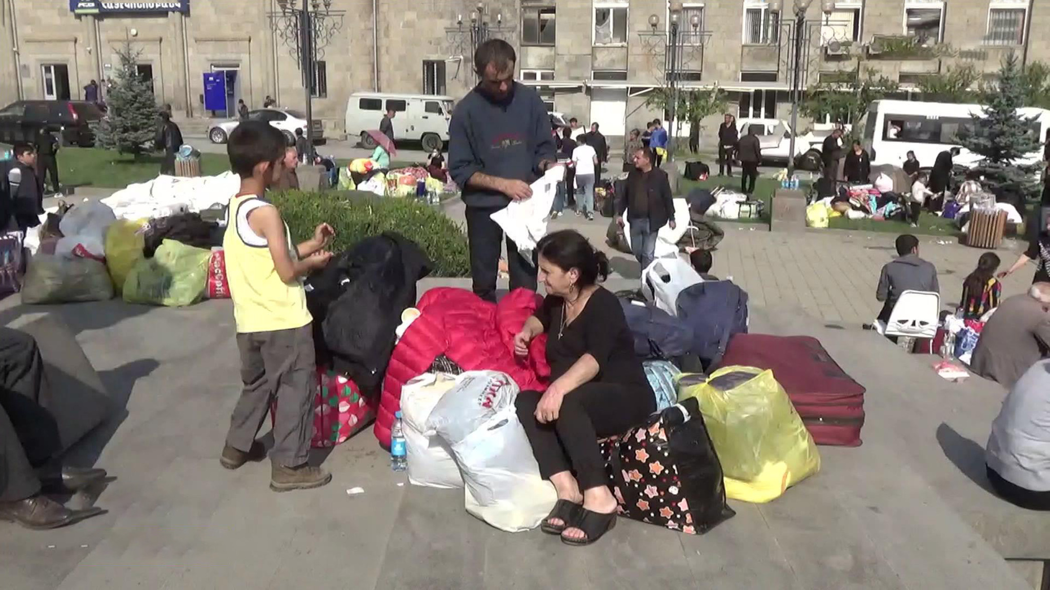 Из Карабаха в Армению бежали более 100 тысяч человек