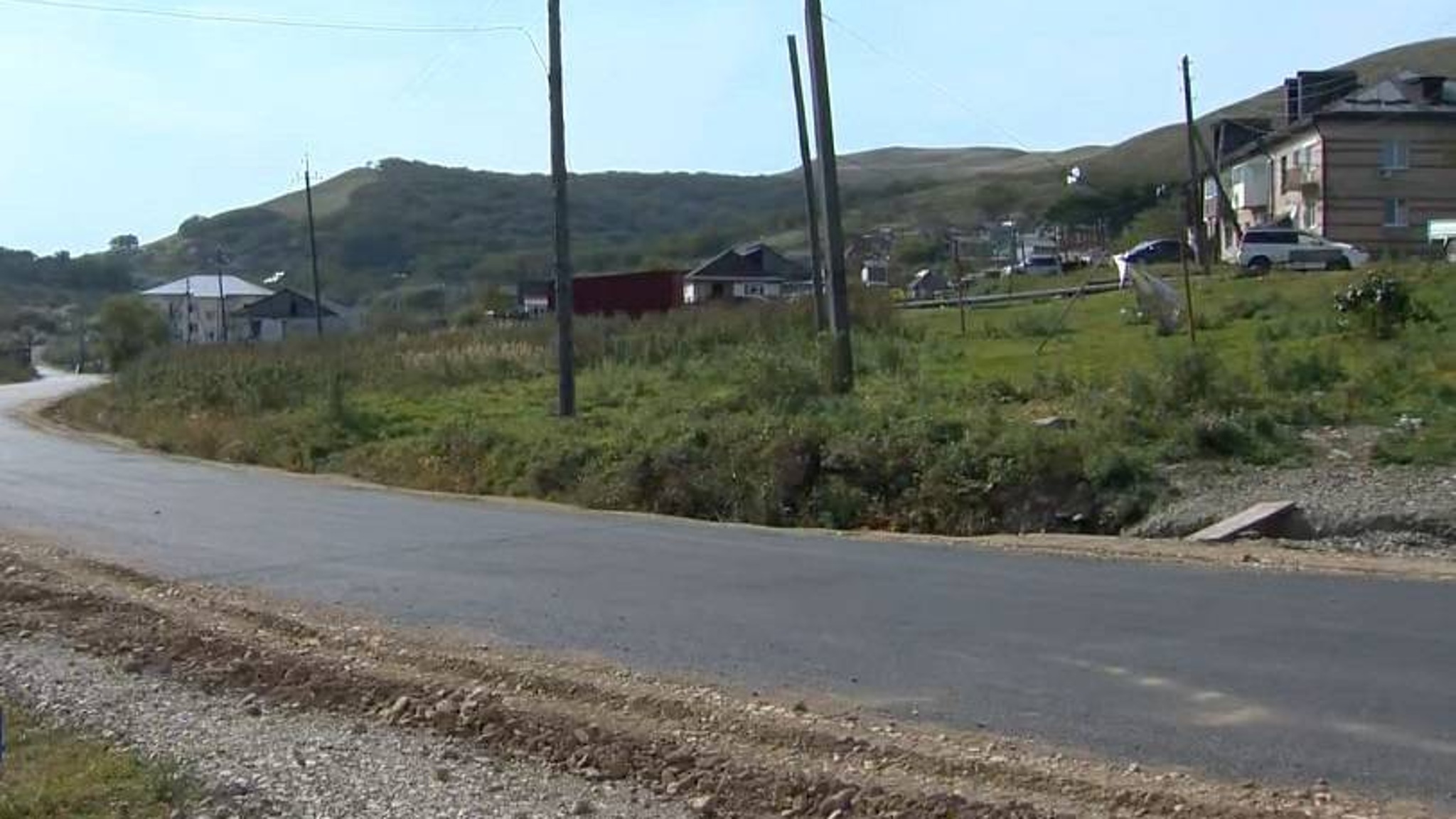 Асфальт появился на центральной улице в Безверхово после масштабного наводнения