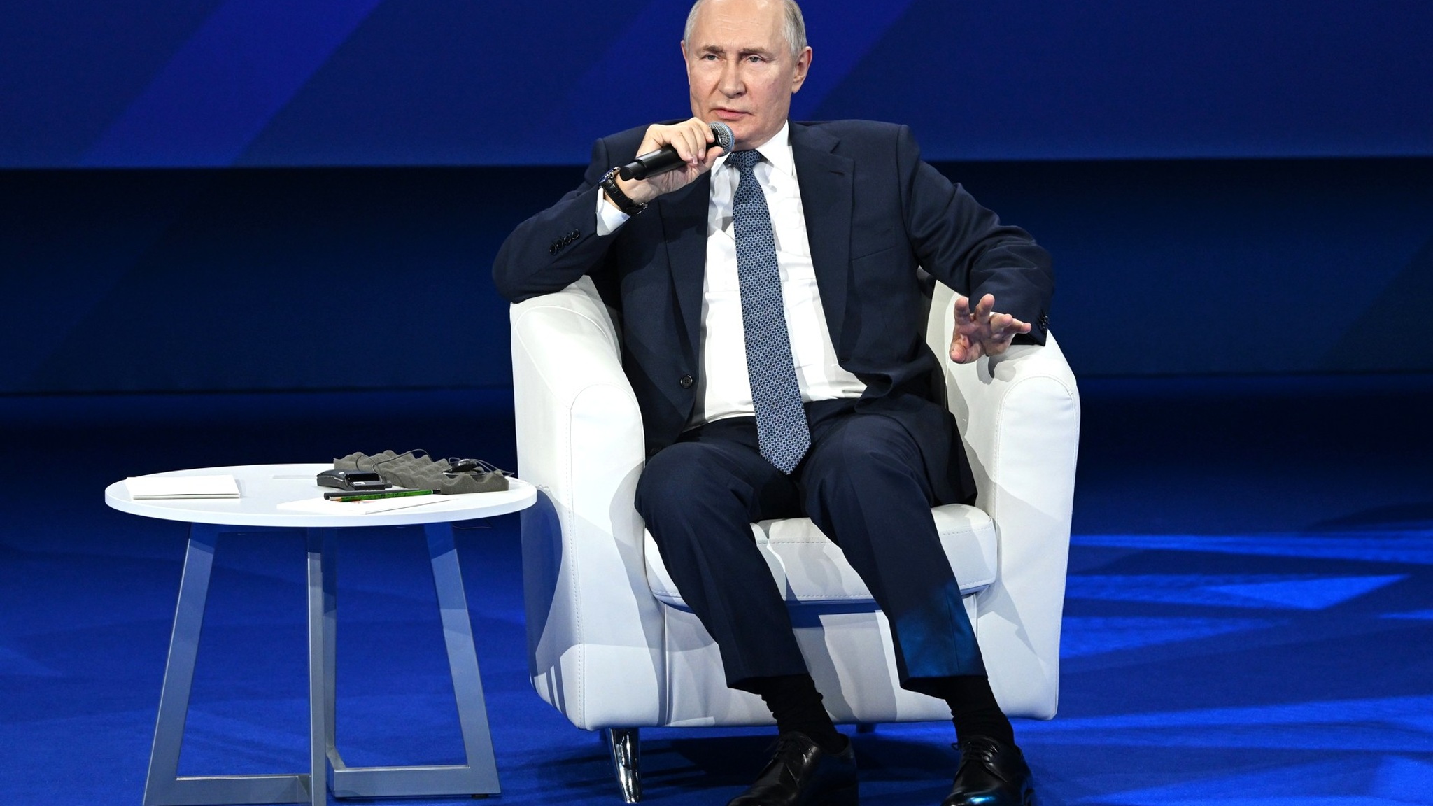 Мир уходит от финансовой диктатуры Запада