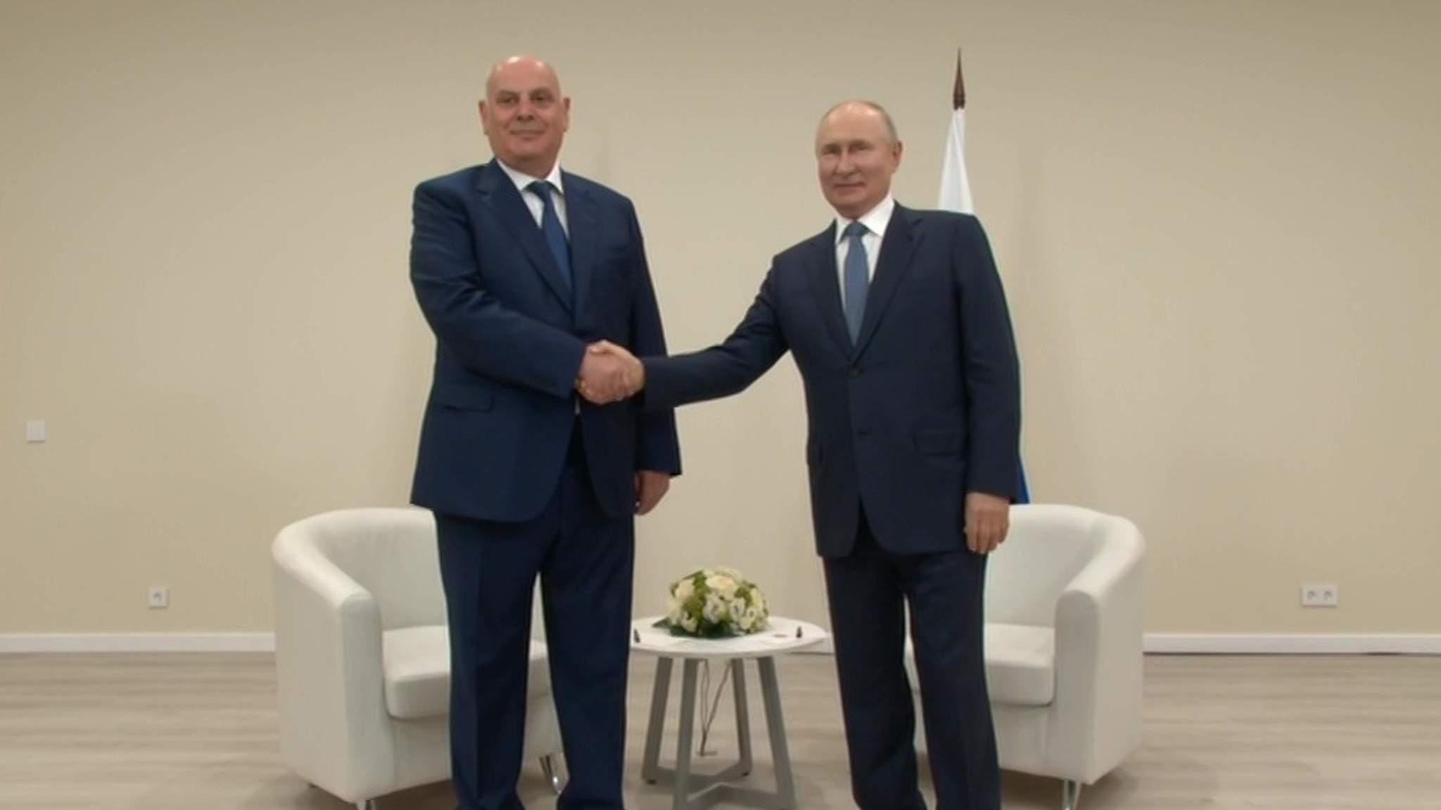 Путин провел встречу с Бжанией