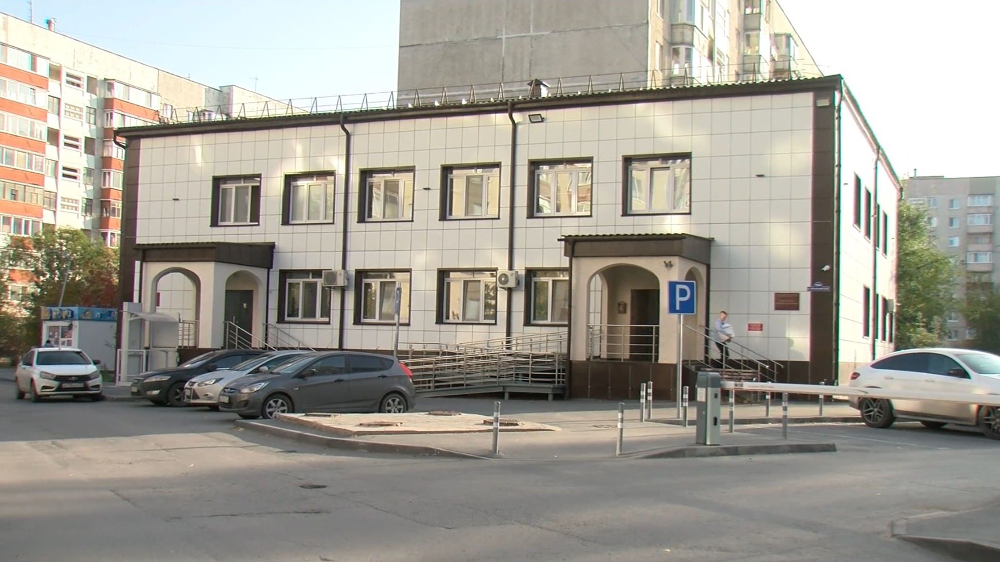 Труп мужчины обнаружили тюменские сотрудники ГИБДД в багажнике машины