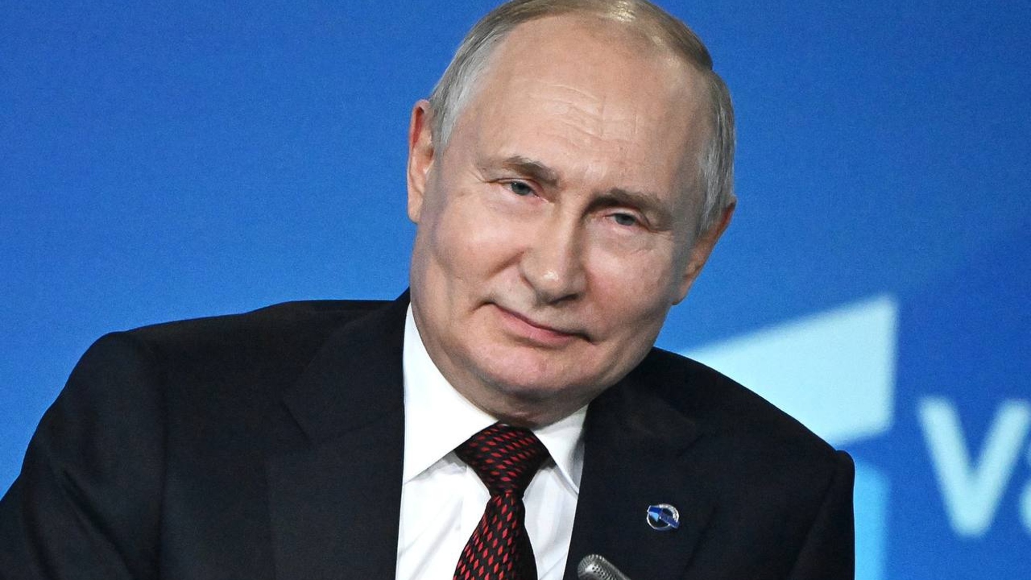 Ко дню рождения Владимира Путина в КБГУ провели флешмоб