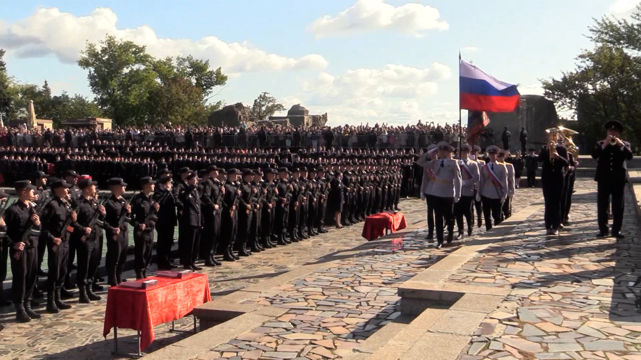 Курсанты поклялись в верности Родине на священной высоте