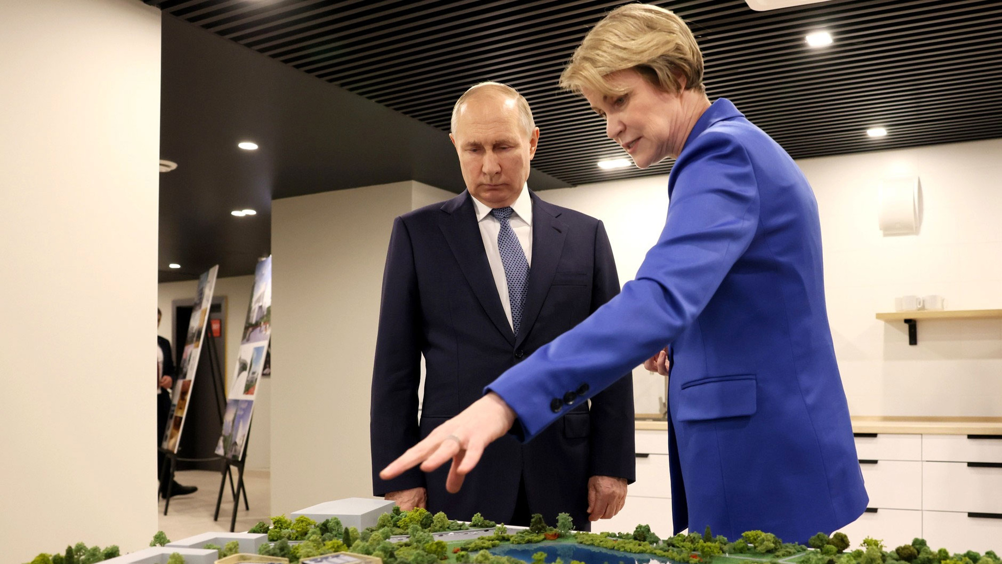 Путин посмотрел, как живут воспитанники "Сириуса"