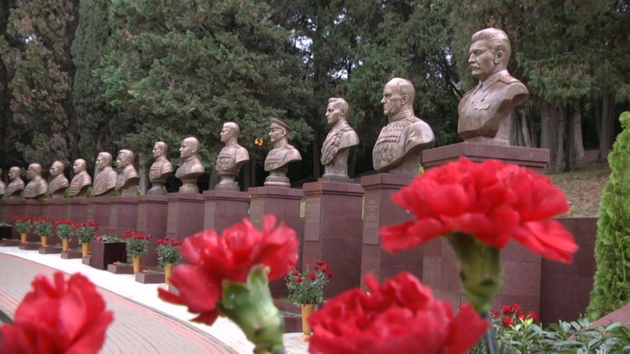 В Сочи торжественно открыли Аллею маршалов